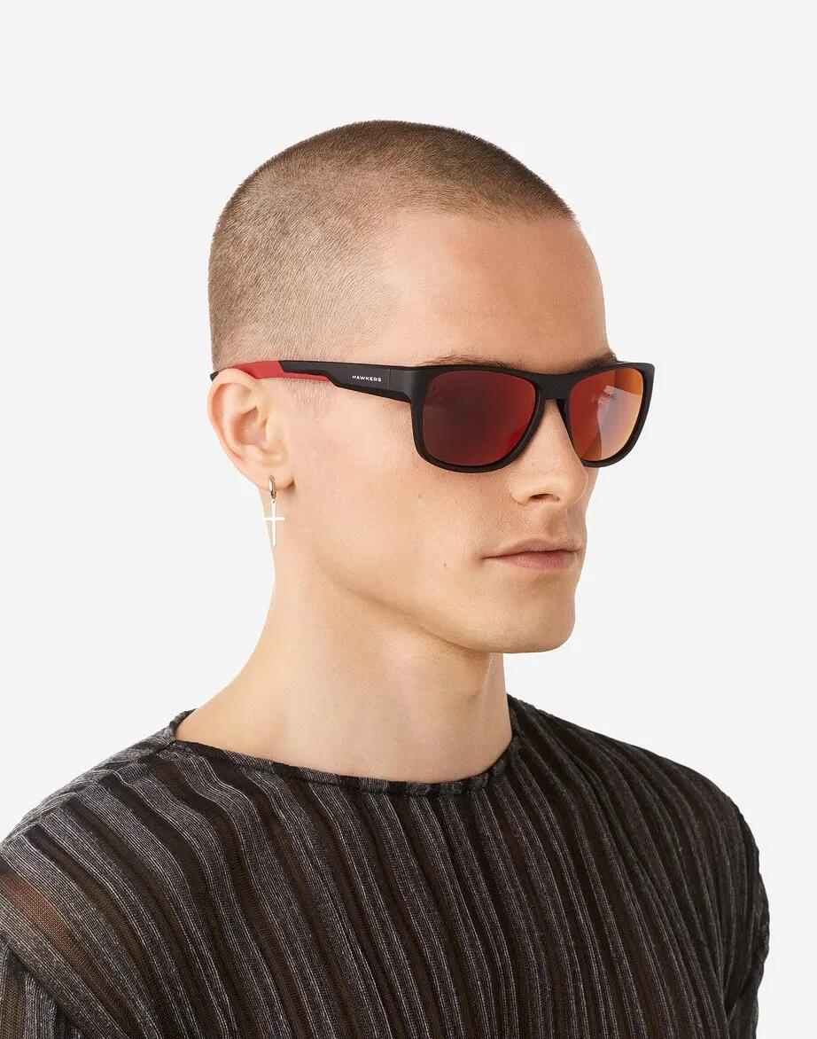 HAWKERS - Occhiali da sole per uomini e donne polarizzati Ruby Nero - GRIP 9/10