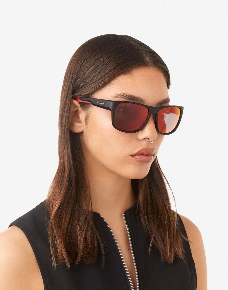 HAWKERS - Occhiali da sole per uomini e donne polarizzati Ruby Nero - GRIP 8/10