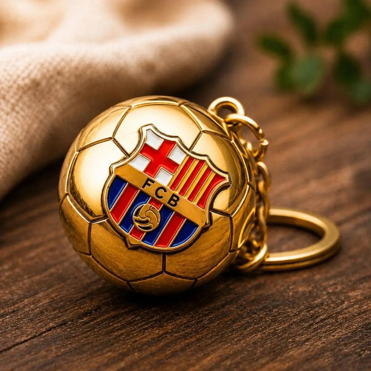 FC Barcelona brelok oryginalny na licencji w kształcie złotej piłki z herbem 3/7