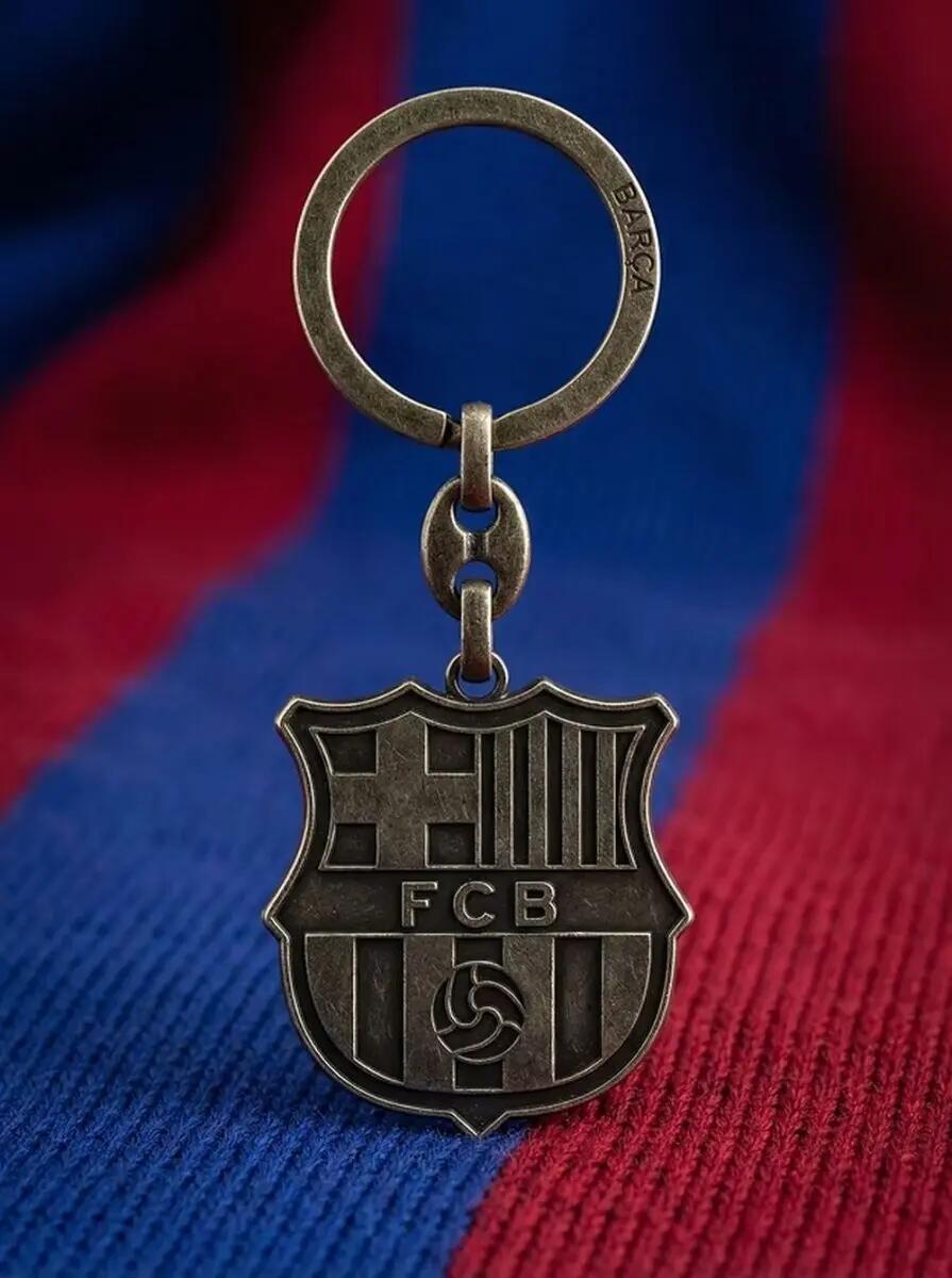FC Barcelona brelok herb oryginalny na licencji  styl retro złoty 2/3