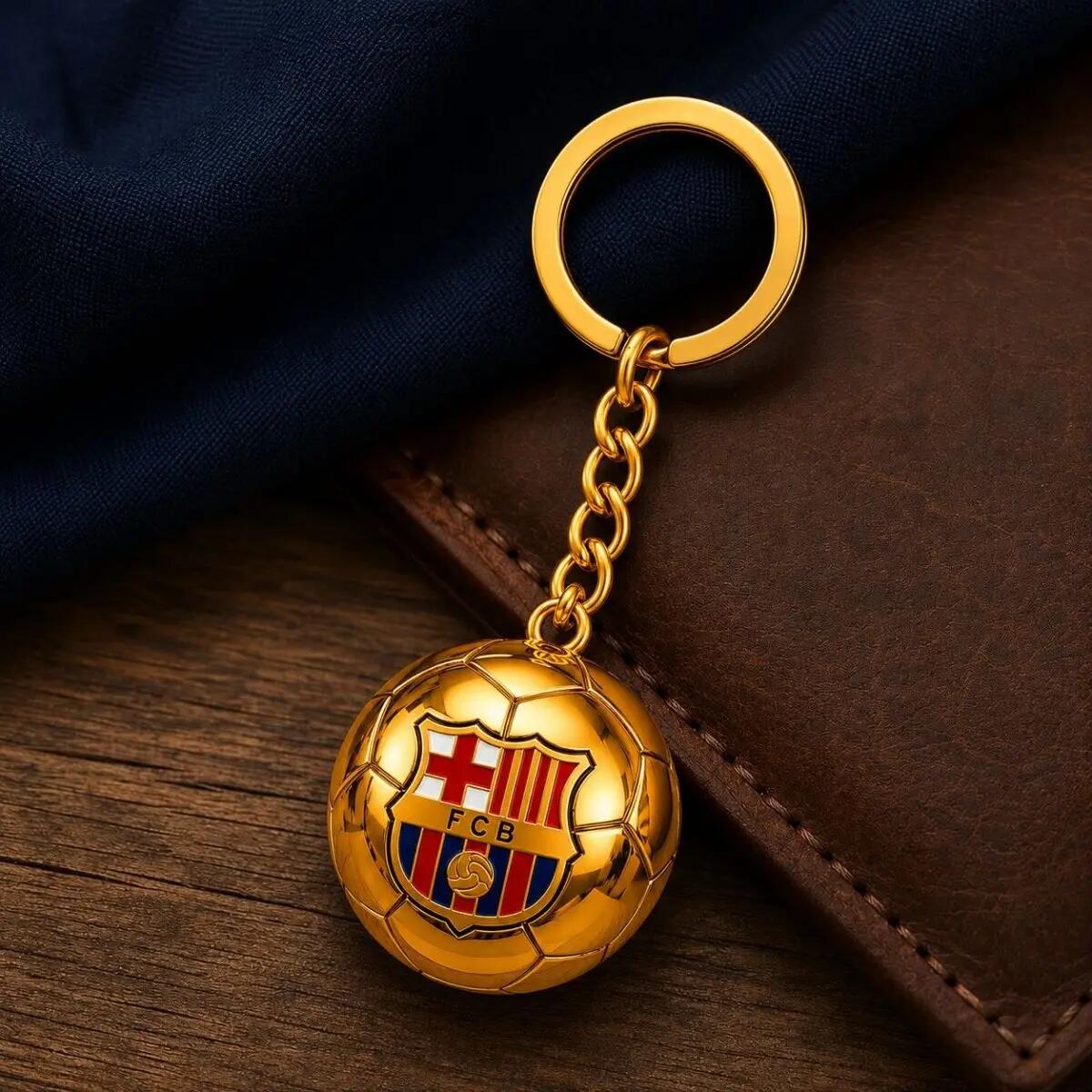 FC Barcelona brelok oryginalny na licencji w kształcie złotej piłki z herbem 2/7