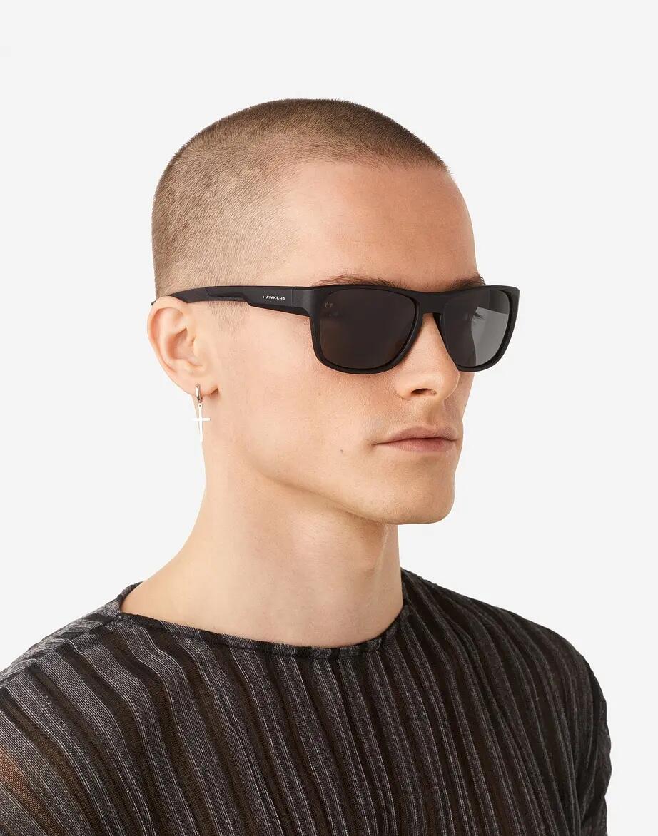 HAWKERS - Lunettes de soleil pour Homme et Femme polarisés noirs noirs - GRIP 9/10