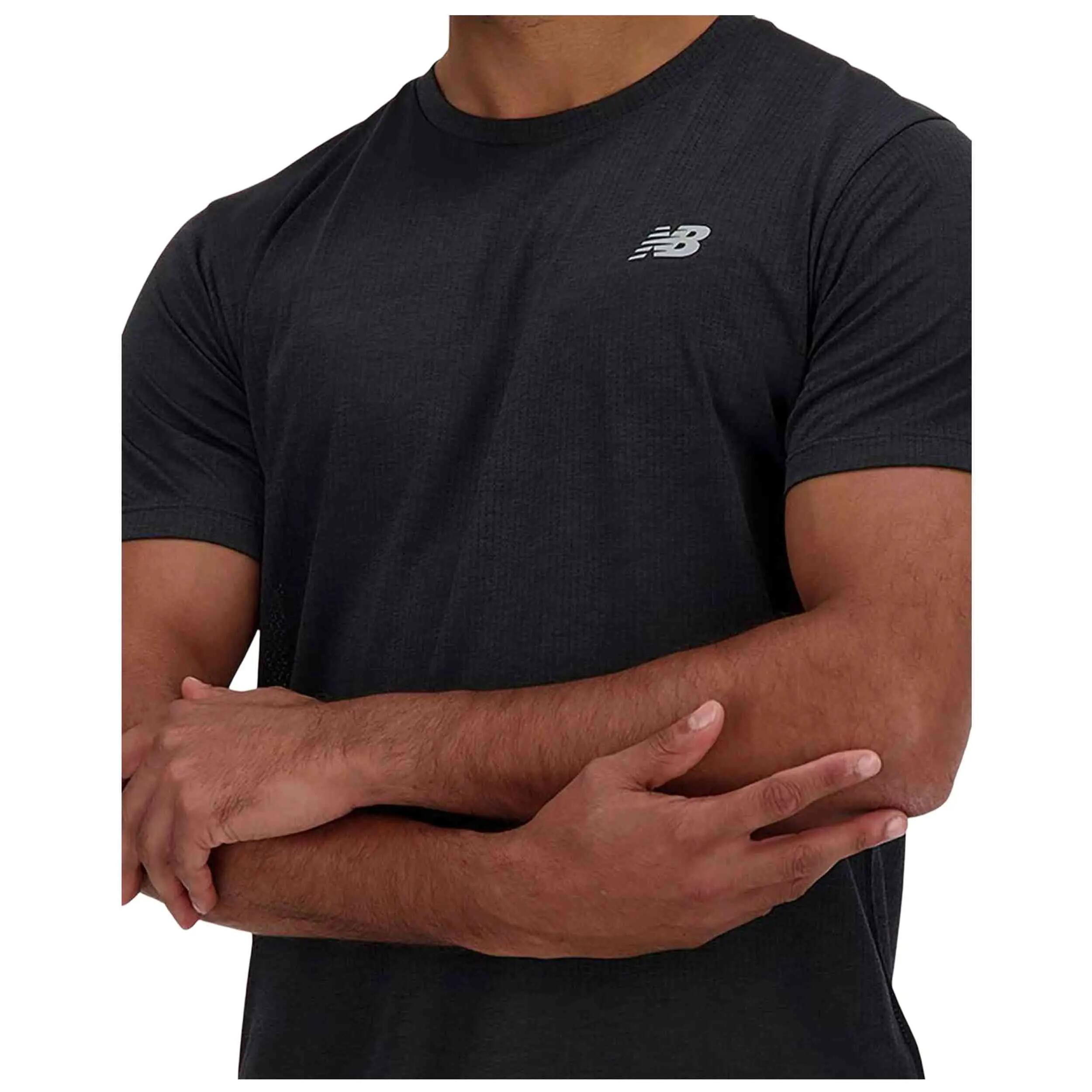 T-shirt New balance modèle MT41253BK pour unisexe 5/7