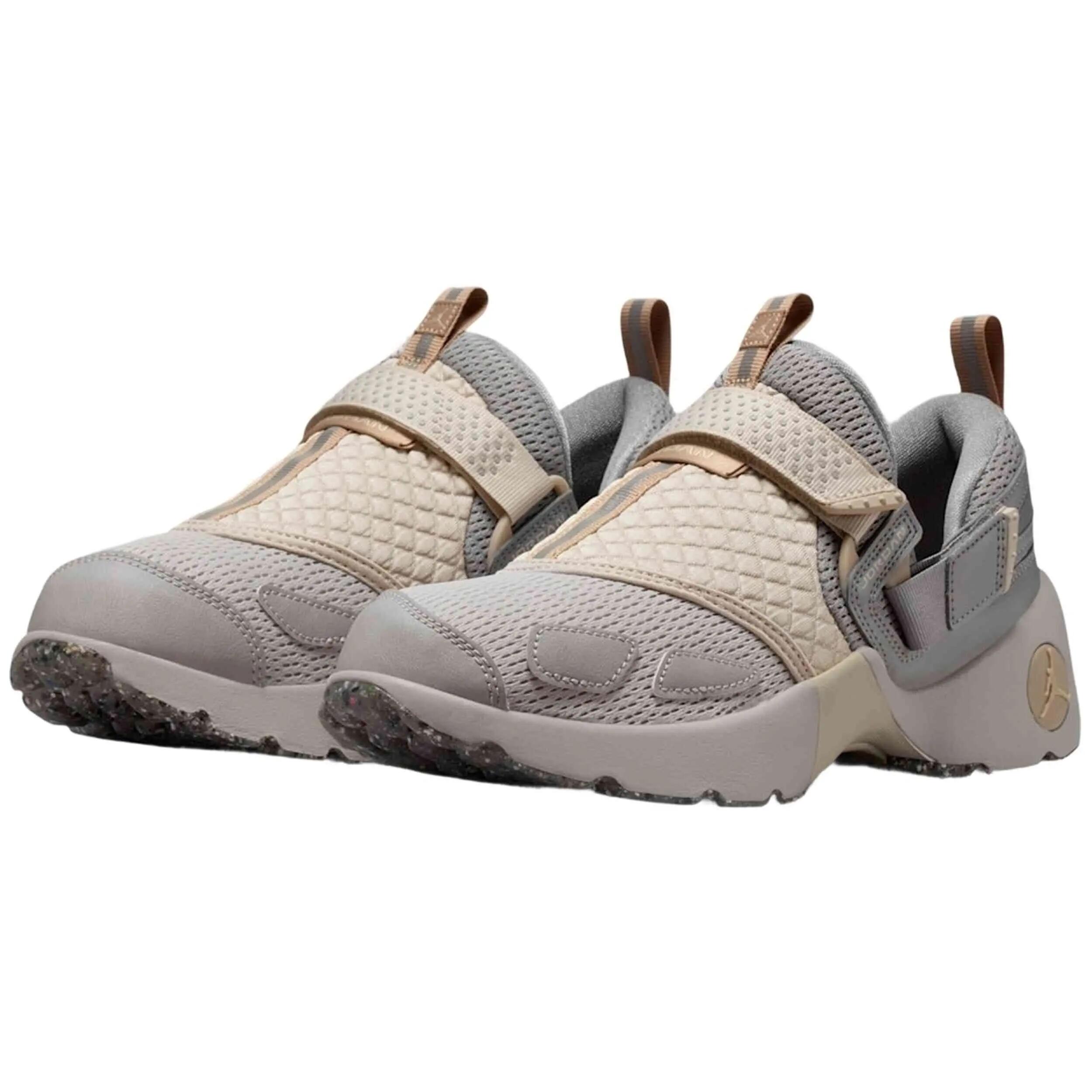 Sapatilhas Jordan modelo IQ2719-002 para mulheres 5/5