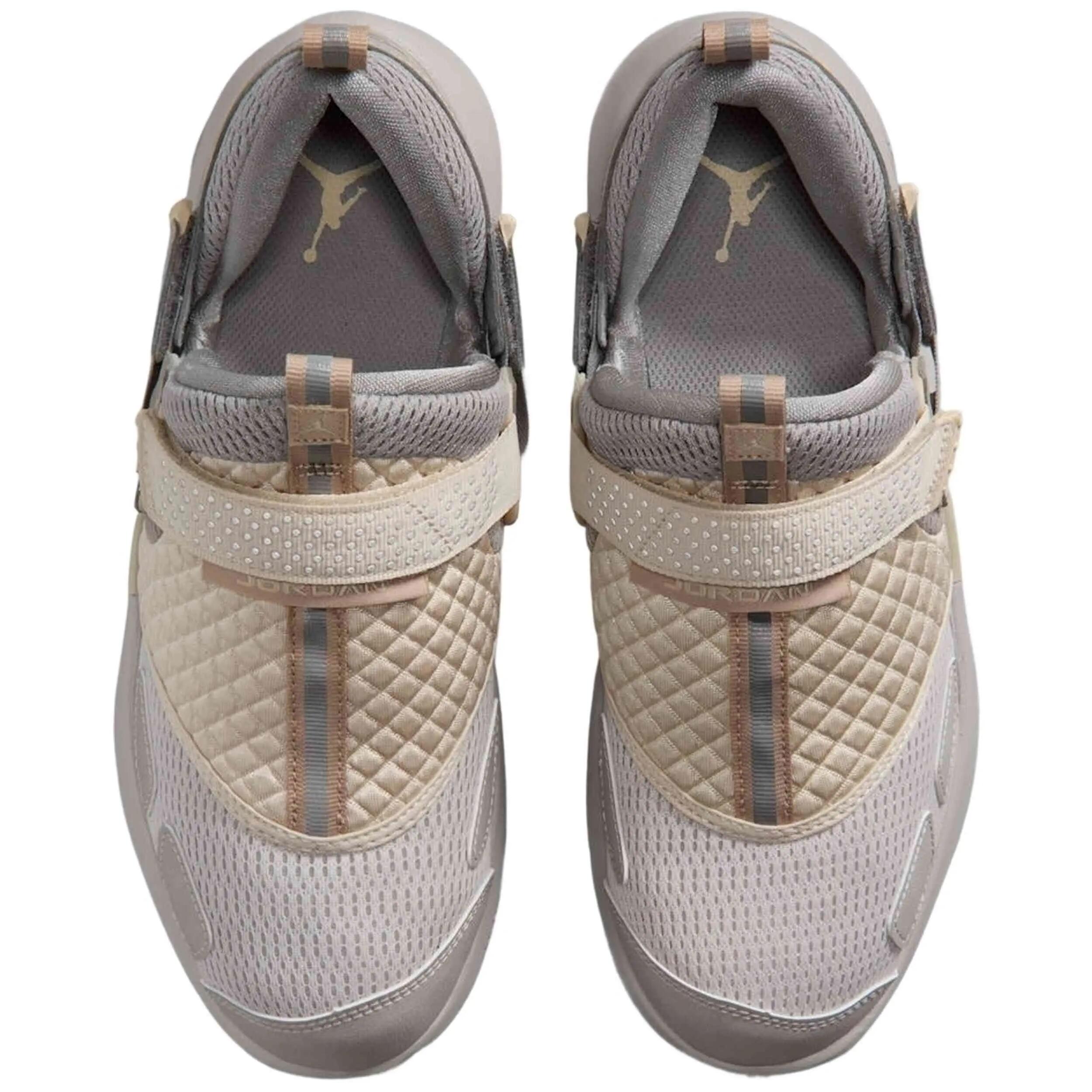 Sapatilhas Jordan modelo IQ2719-002 para mulheres 4/5
