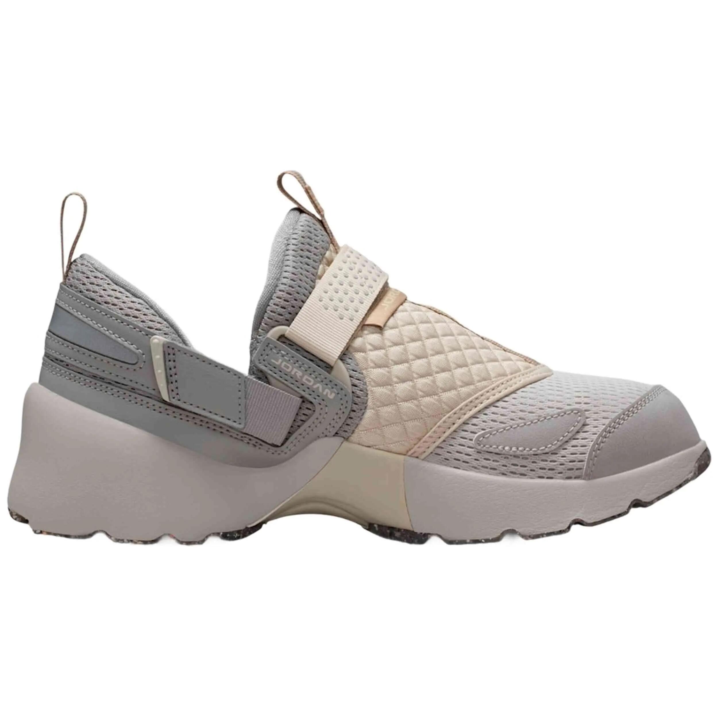 Sapatilhas Jordan modelo IQ2719-002 para mulheres 3/5