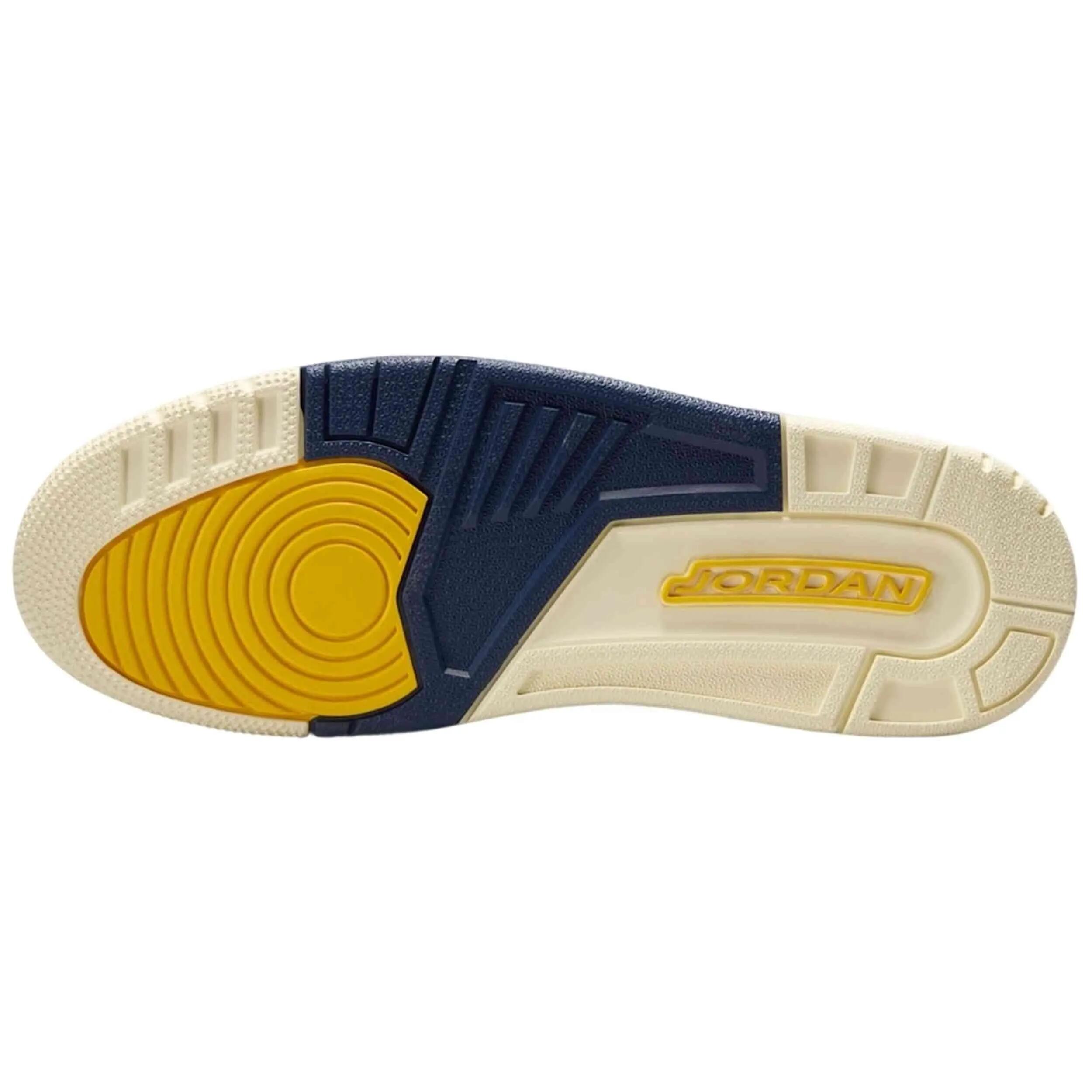 Sapatilhas Jordan modelo FQ1759-111 para mulheres 4/5