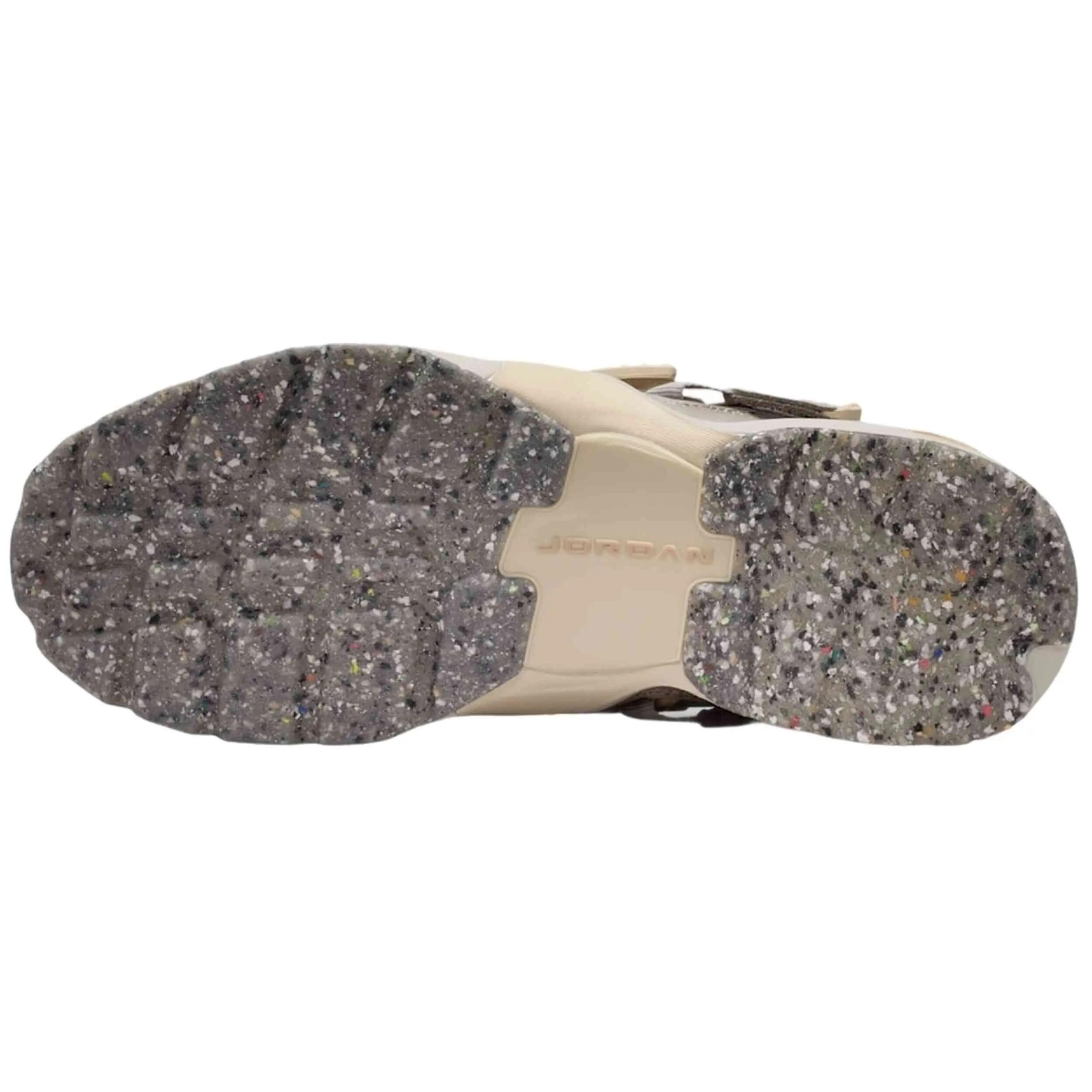 Sapatilhas Jordan modelo IQ2719-002 para mulheres 2/5