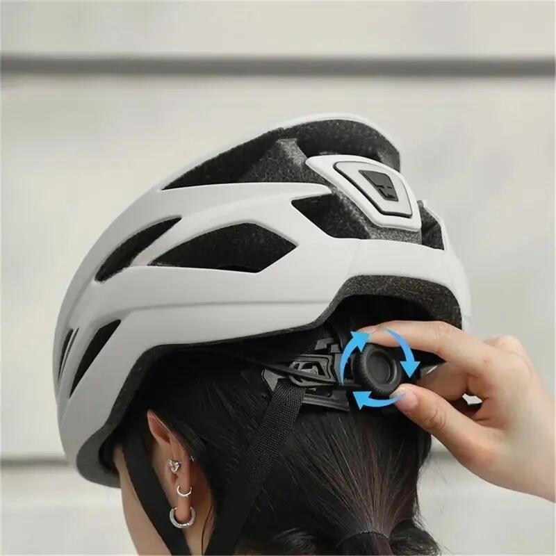 Kask z odpinanymi soczewkami fotochromatycznymi i tylnym światłem 6/7