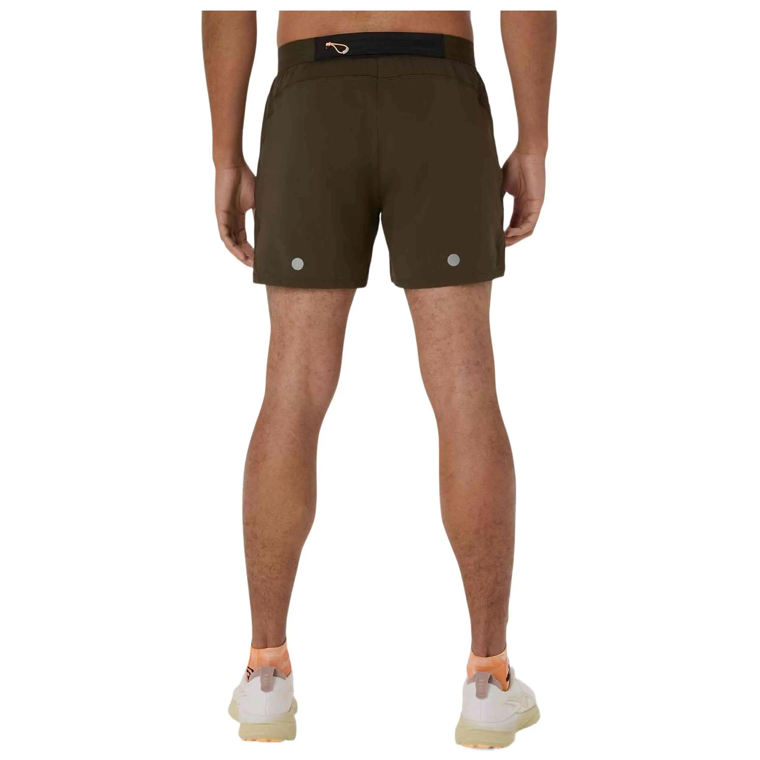 Calções Asics modelo Pantalón corto ASICS Road 5In verde oliva para homem 3/5