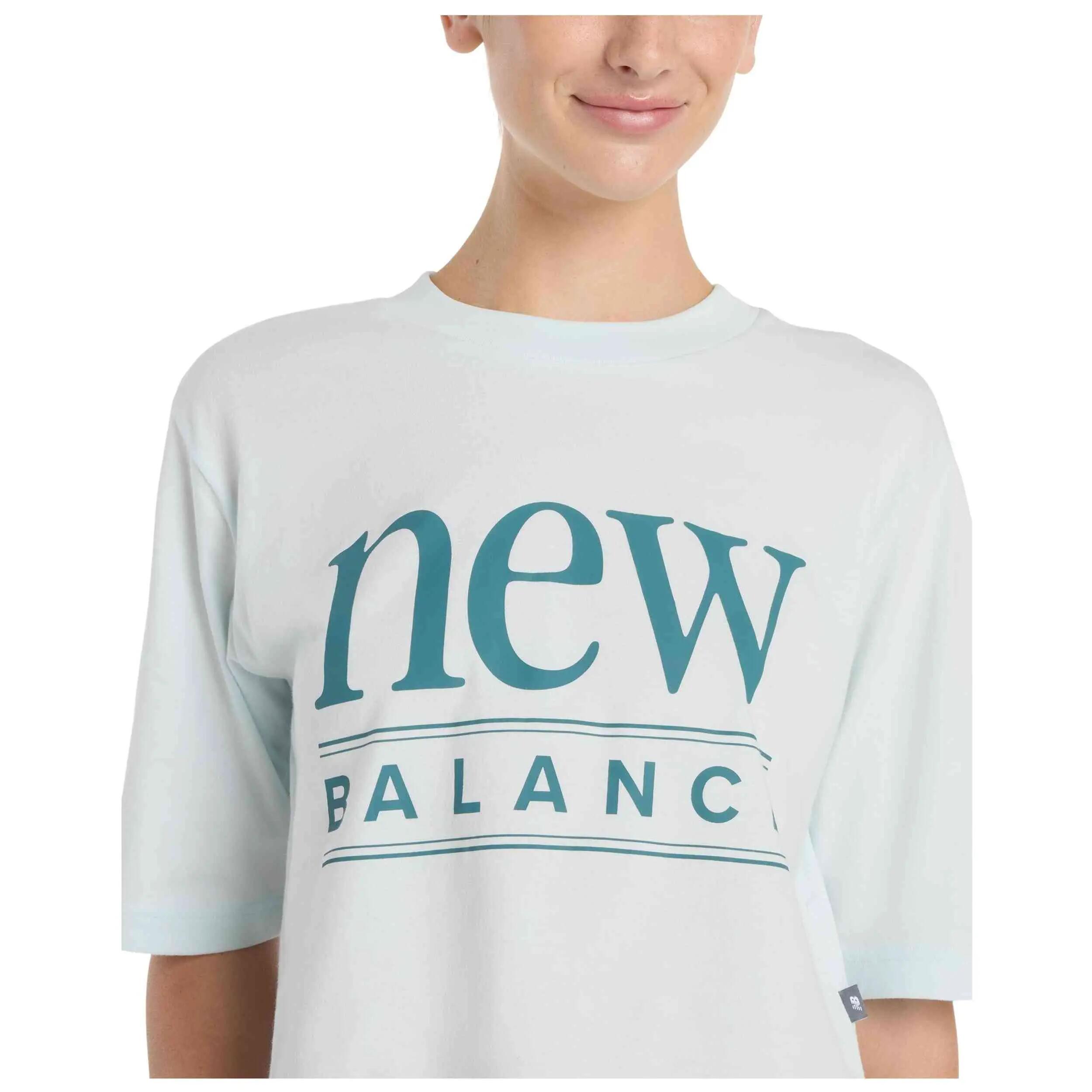 T-shirt New Balance modèle Camiseta New Balance Reimagined Relaxed pour unisexe 4/5