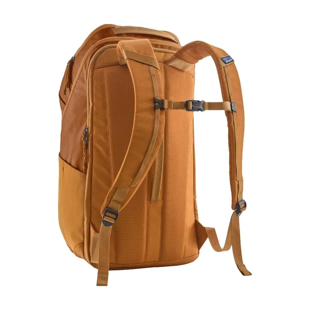 Mochila Naranja Patagonia Black Hole® Pack 32L Cinnamon Brown con Bolsillo para 2/4