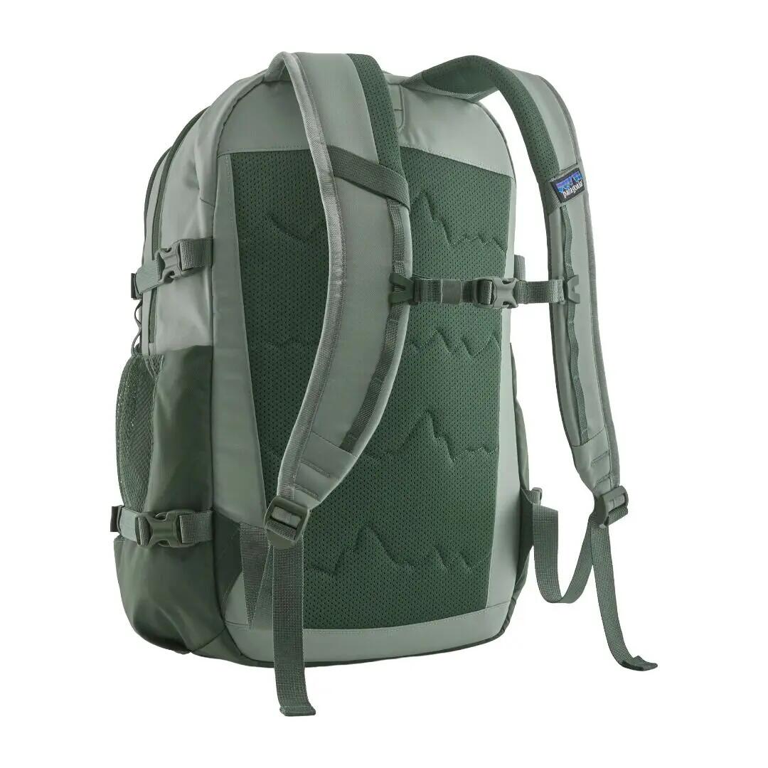 Mochila Verde Patagonia Refugio Daypack 30L Cover Green Clásica y Resistente 2/4