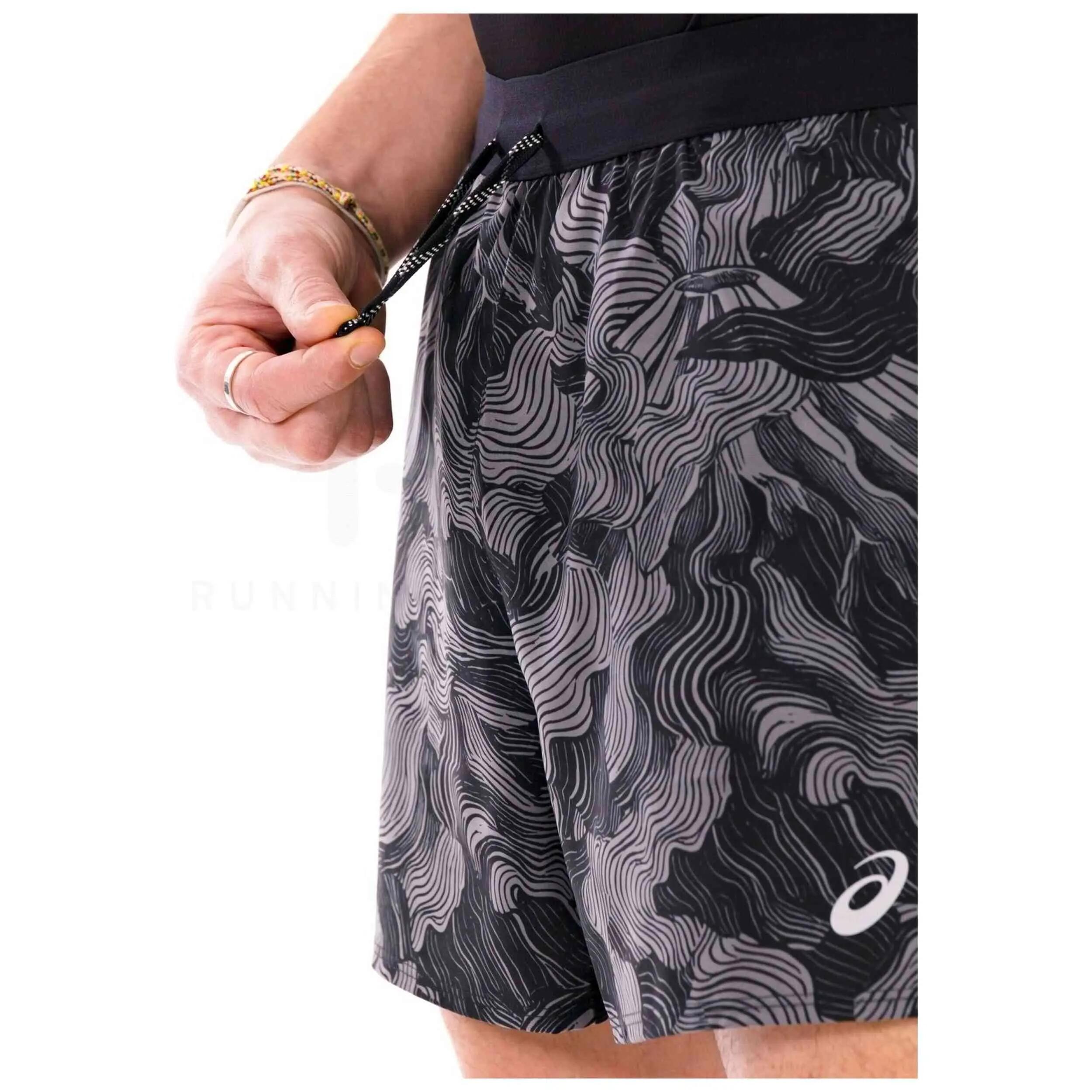 Korte broek Asics model Fujitrail All Over Print 5in Short voor mannen 4/4