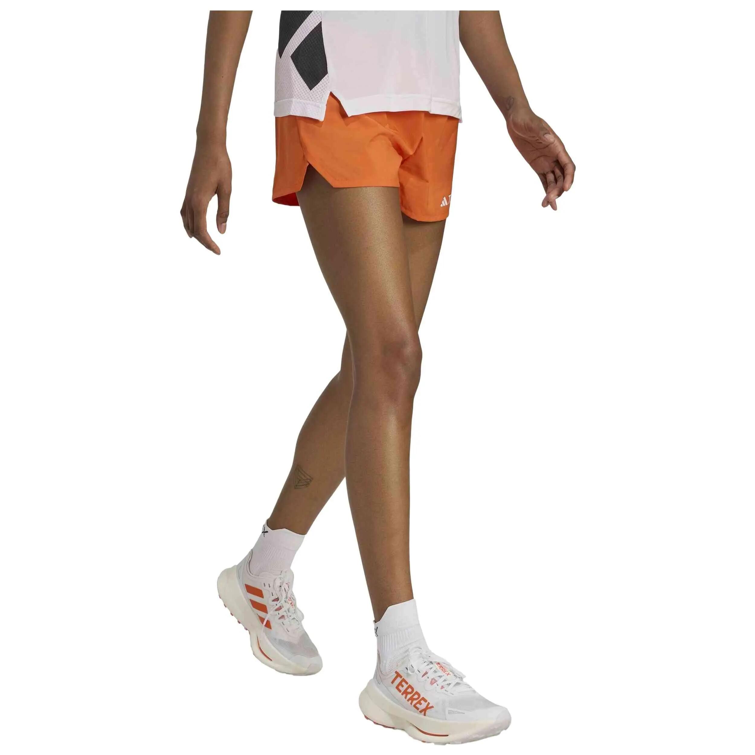 Pantaloncini Adidas modello Pantalón corto adidas Xperior naranja negr per donne 2/5