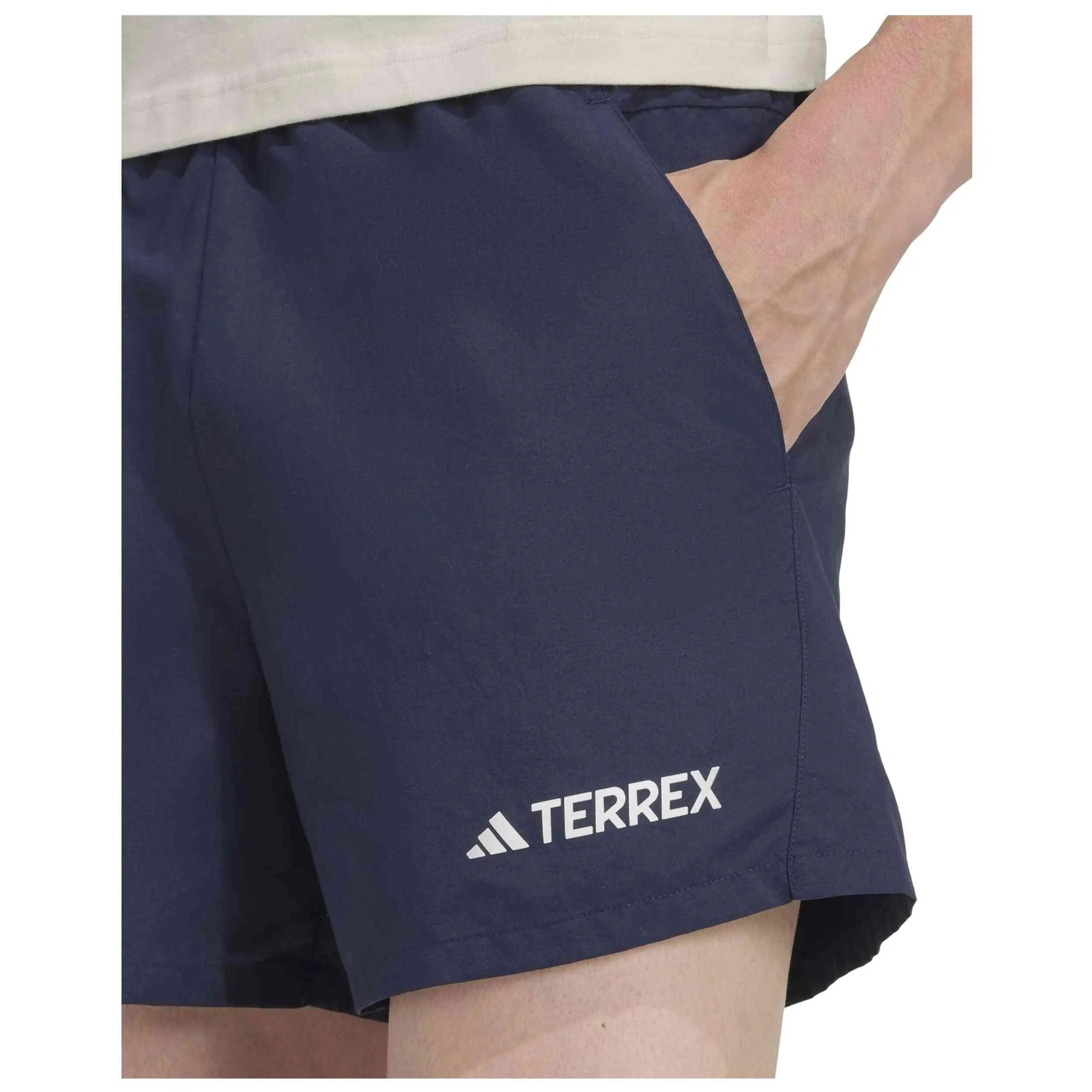Calções Adidas modelo Pantalón corto adidas MT negro puro para homem 5/5