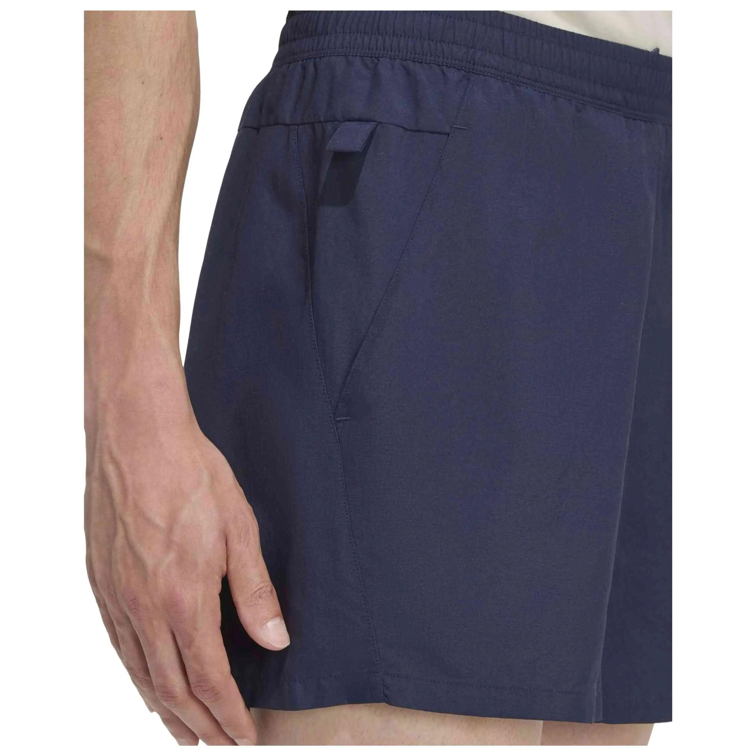 Calções Adidas modelo Pantalón corto adidas MT negro puro para homem 4/5
