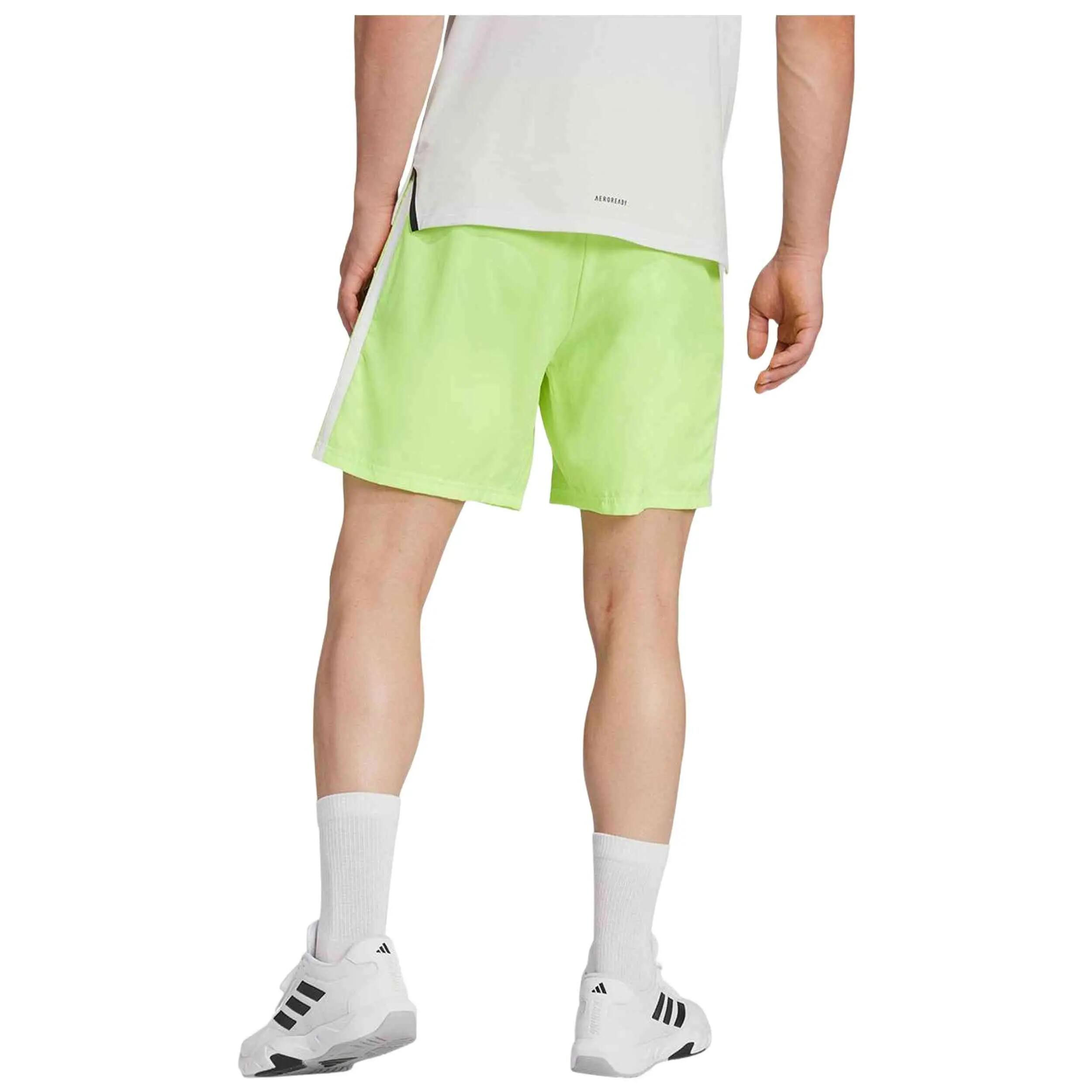 Pantaloncini Adidas modello Pantalón corto adidas Essentials Training per uomini 3/5