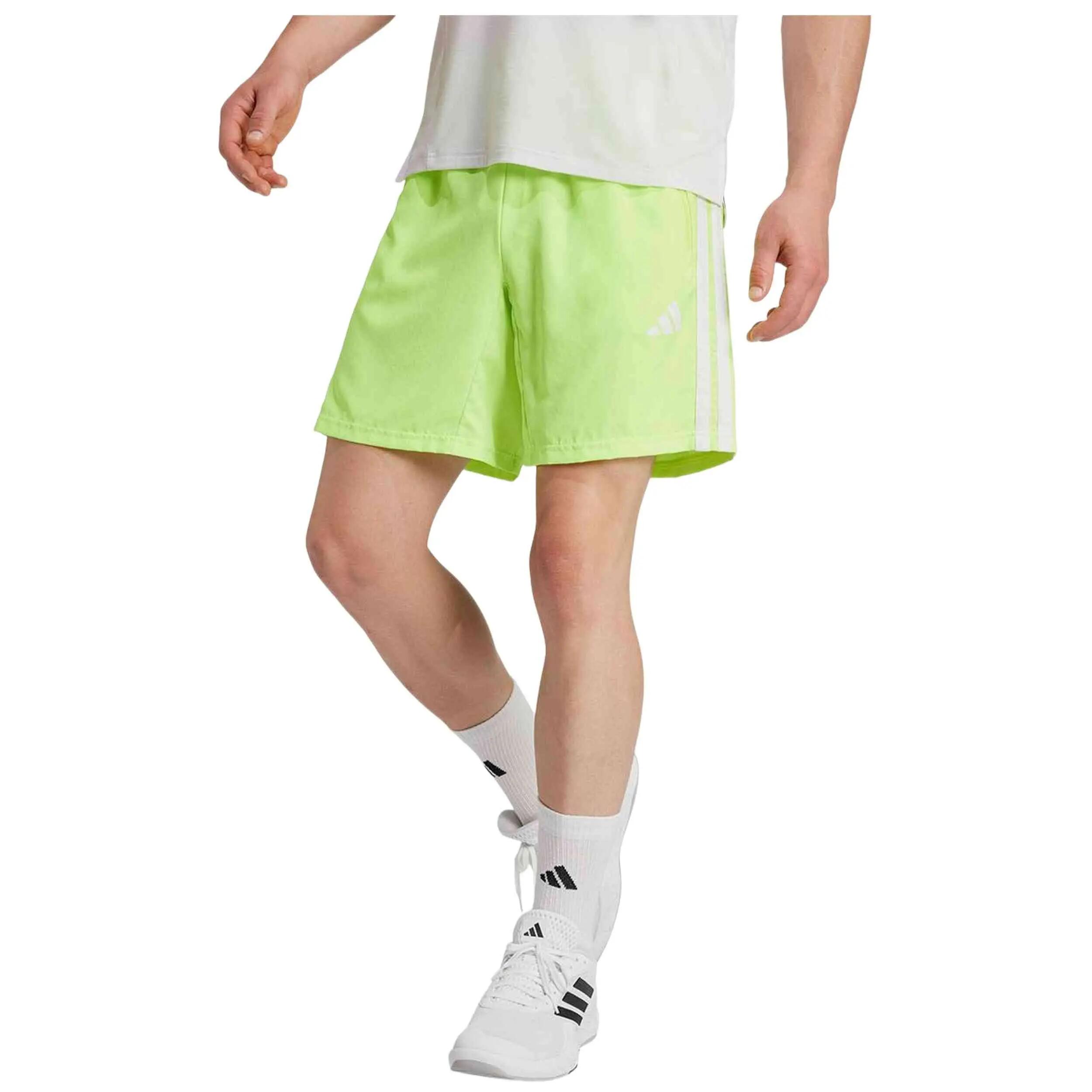 Pantaloncini Adidas modello Pantalón corto adidas Essentials Training per uomini 2/5