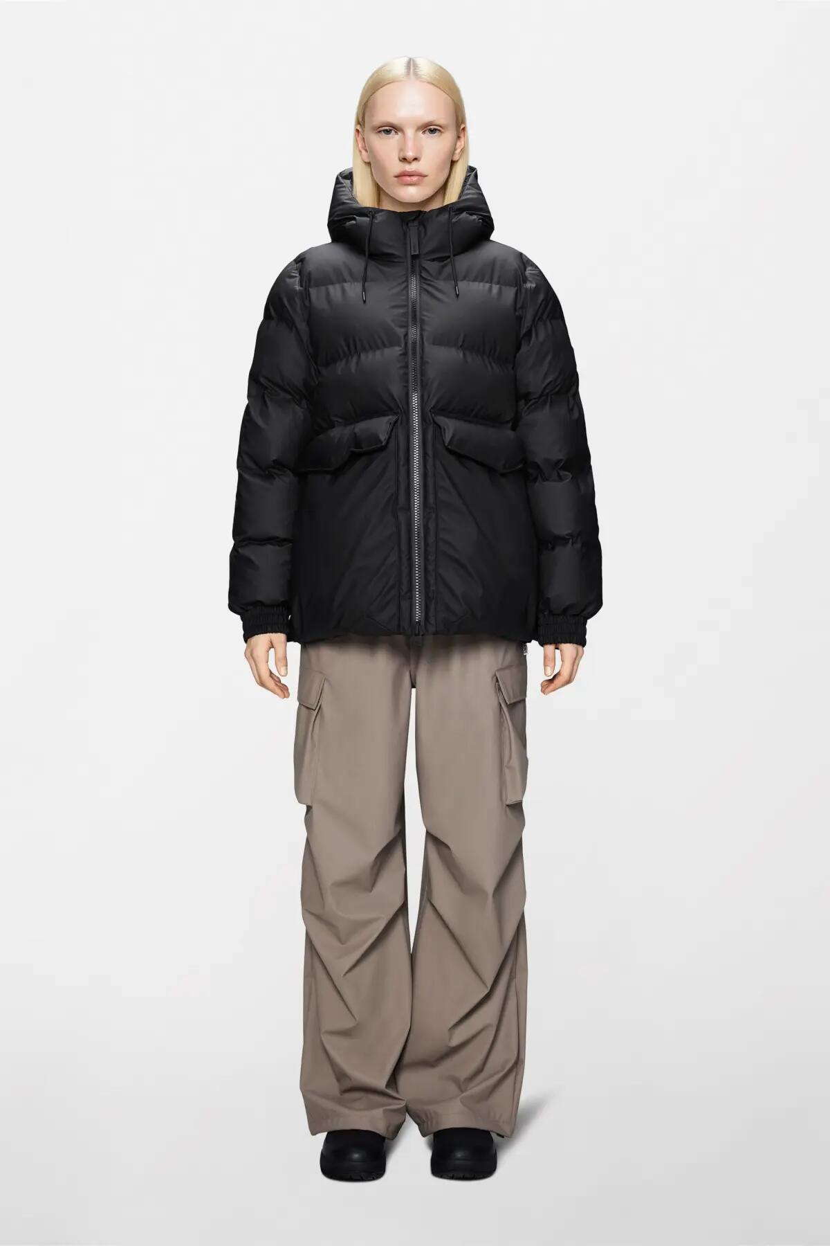 Giacca Rains Modello 16980r Alta Line Puffer Jacket W3t3 Colore Nero 4/5