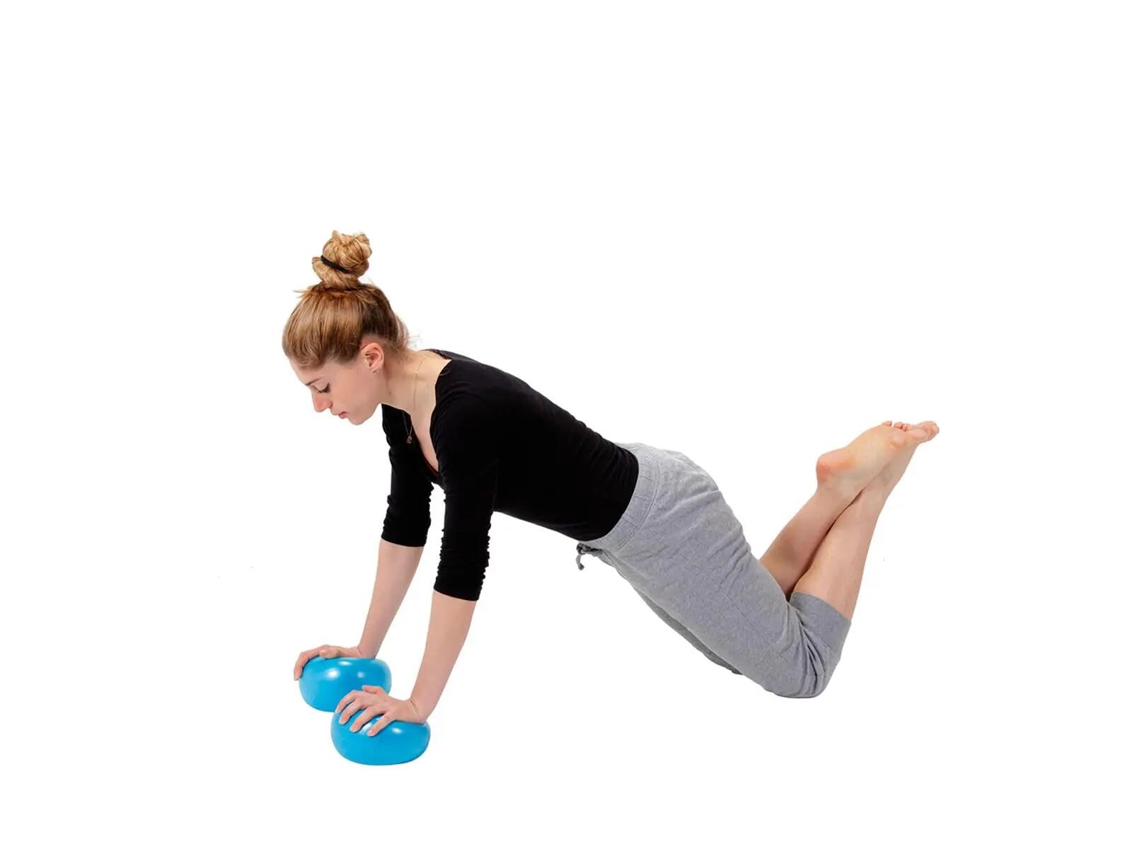 Gymnic Over Ki Palla morbida per Pilates Ø 15 cm celeste respirazione e mobilità 5/9