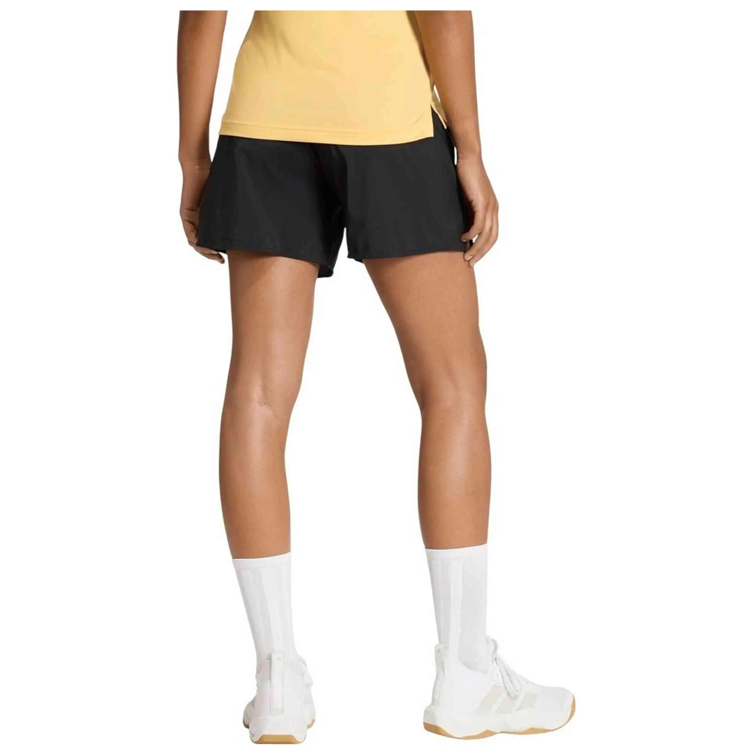 Pantaloncini Adidas modello JZ6494 per donne 3/4