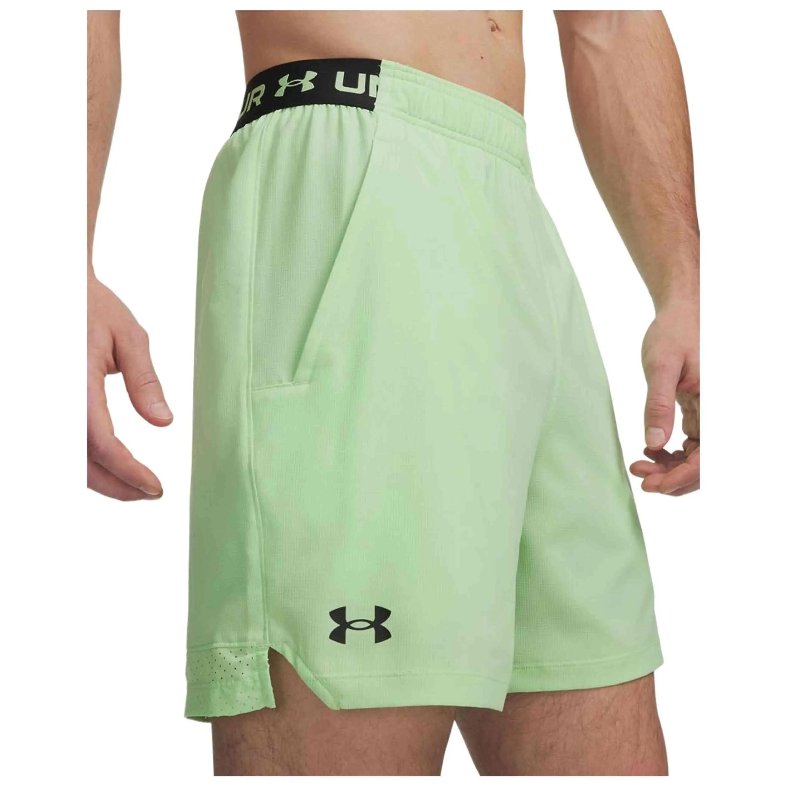 Pantalon corto Under armour modelo UA Vanish Woven 6in Shorts para hombre 3/4