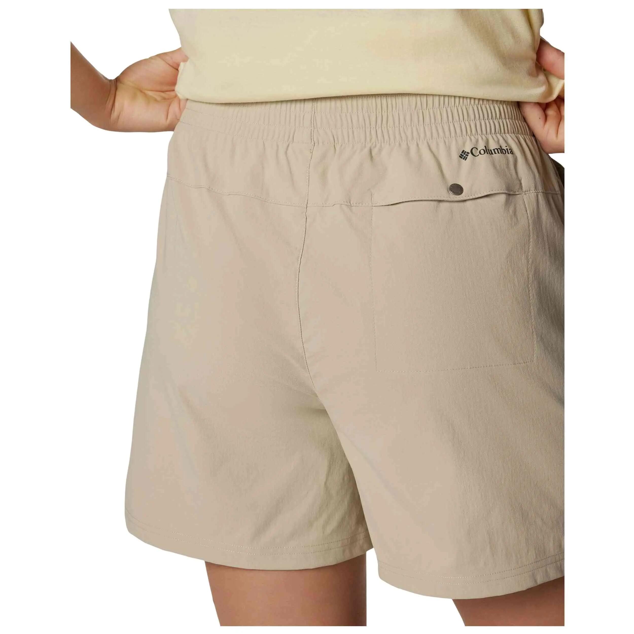 Calções Columbia modelo Pantalón corto Columbia Cedar Crest beige para mulheres 4/5