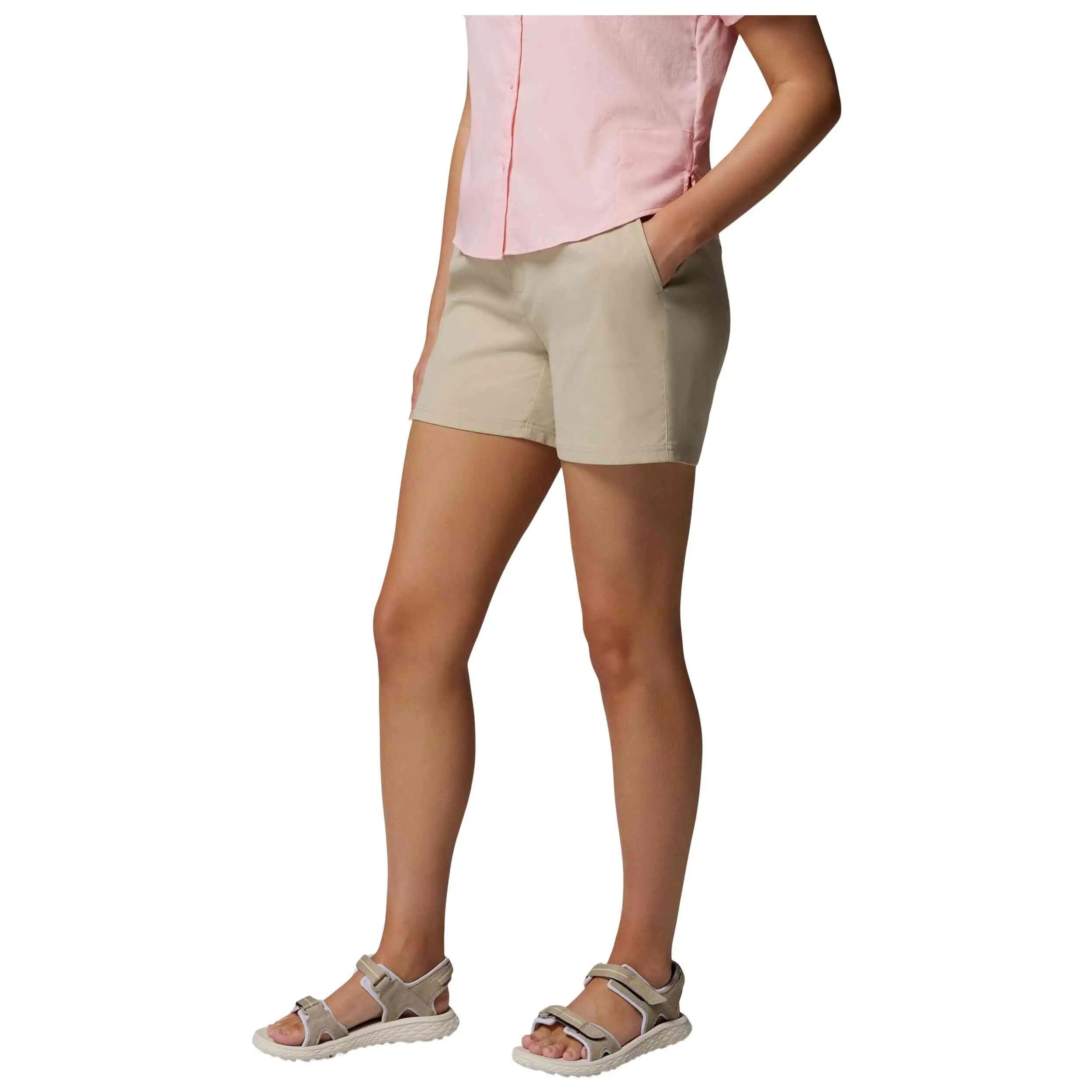 Calções Columbia modelo Pantalón corto Columbia Cedar Crest beige para mulheres 2/5