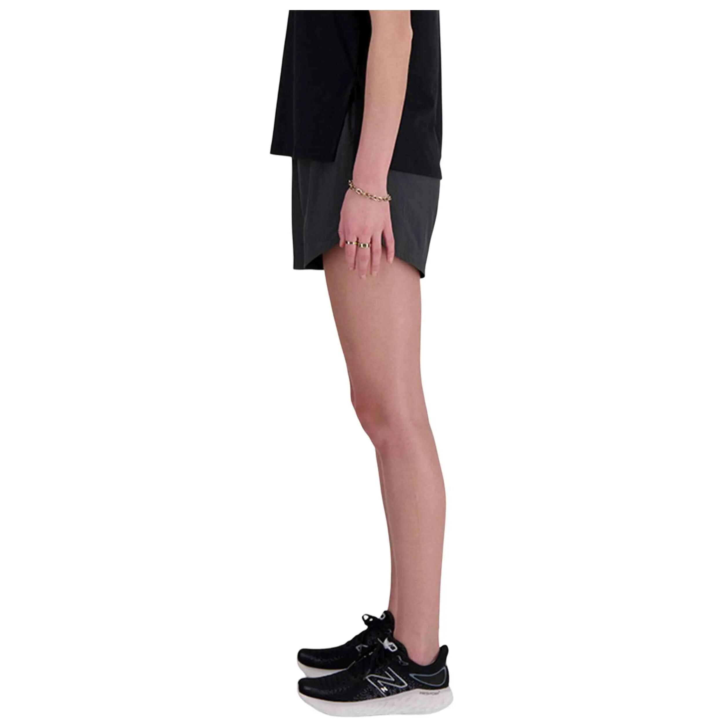 Pantalon corto New balance modelo WS41555ACK para mujer 2/5