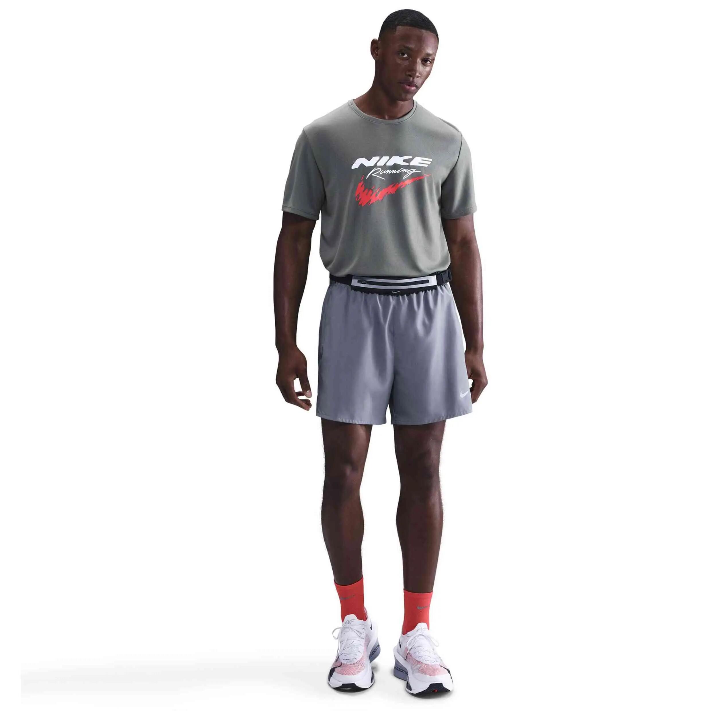 Camiseta de manga corta Nike modelo HV2135-084 para hombre 2/5