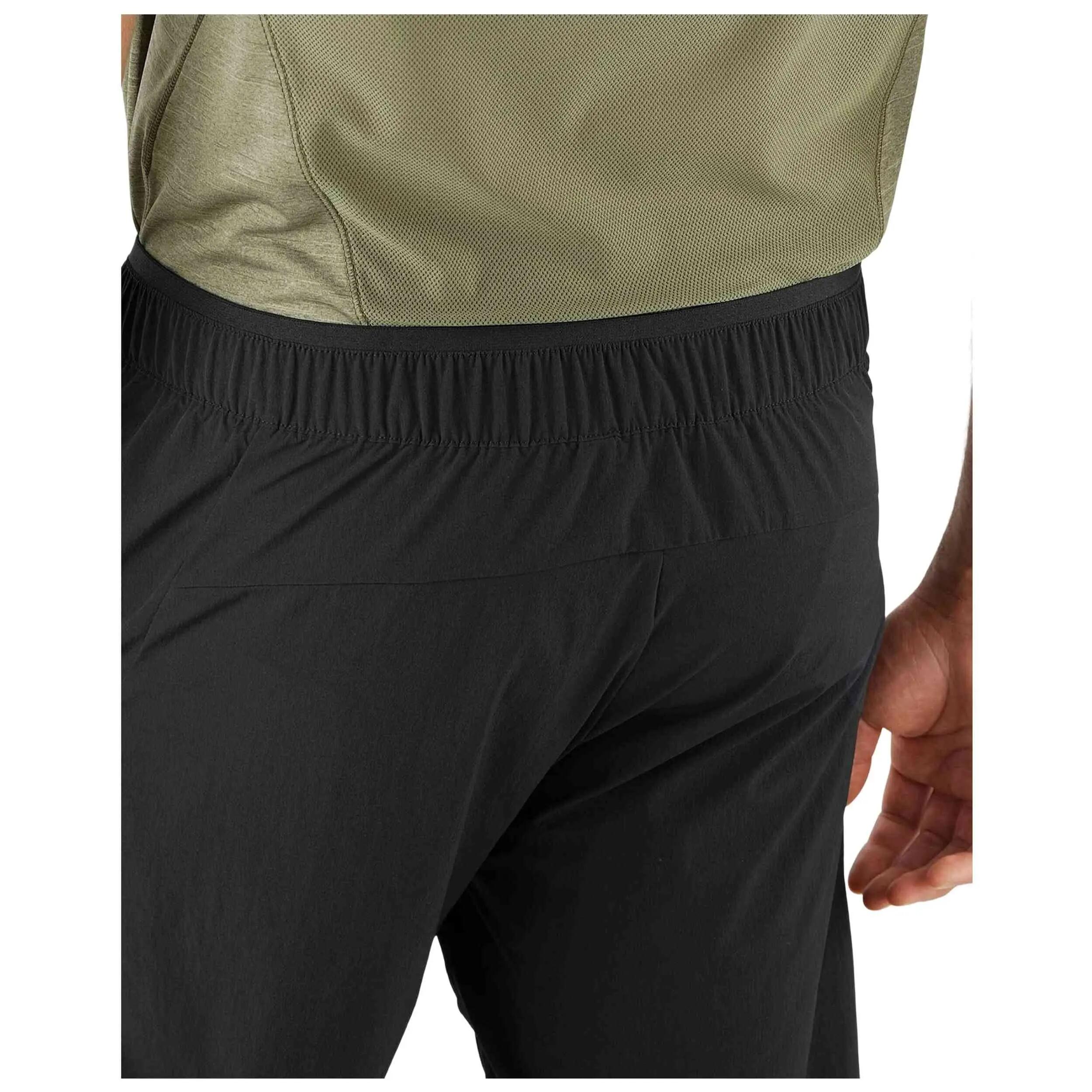 Calções Salomon modelo Pantalón corto Salomon Wayfarer Ease negro para homem 4/4