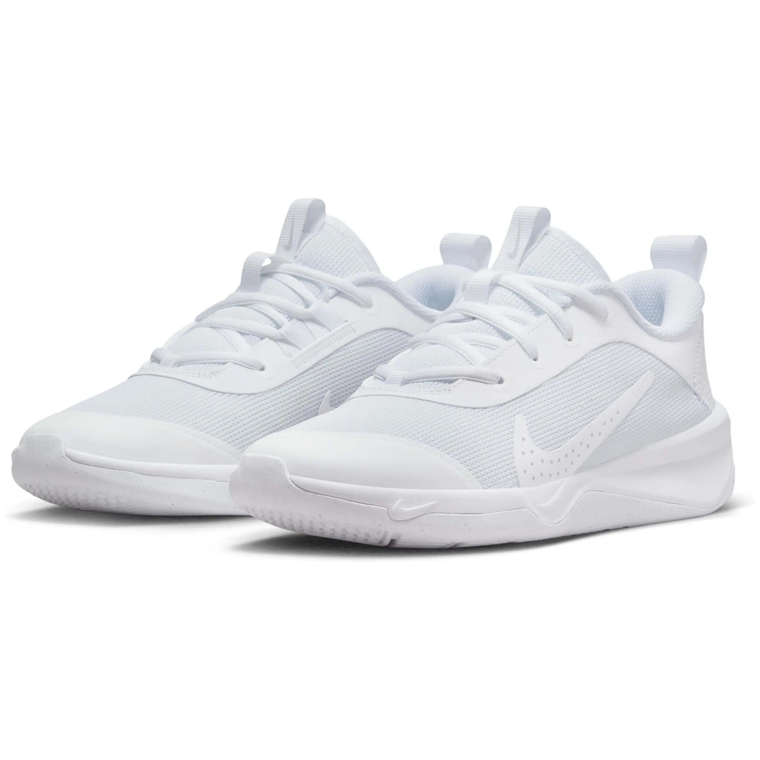 Sapatilhas Nike modelo Omni Multi-Court para mulheres 4/5