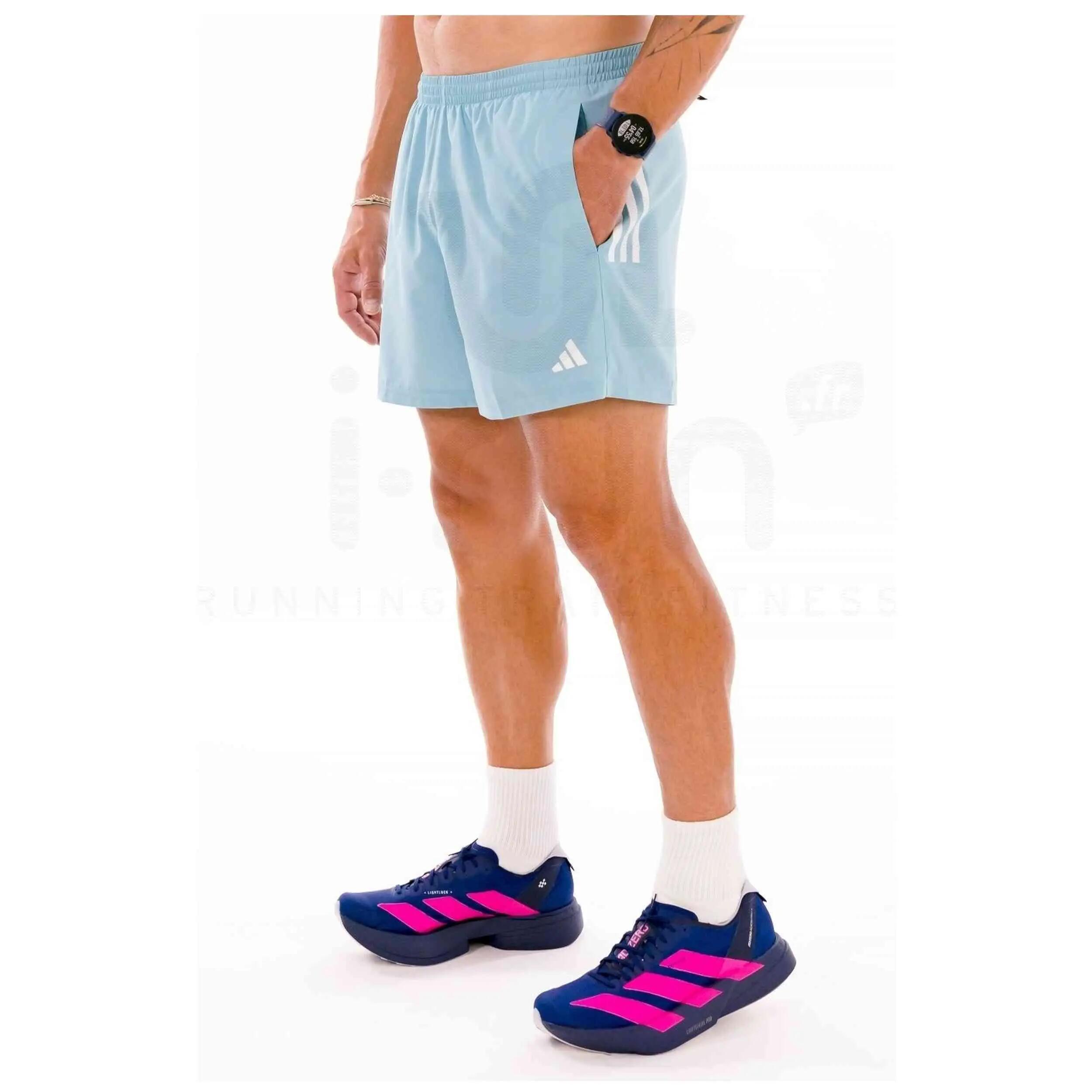 Short Adidas modèle Pantalón corto adidas Own The Run 5 inch azul cla pour homme 2/4