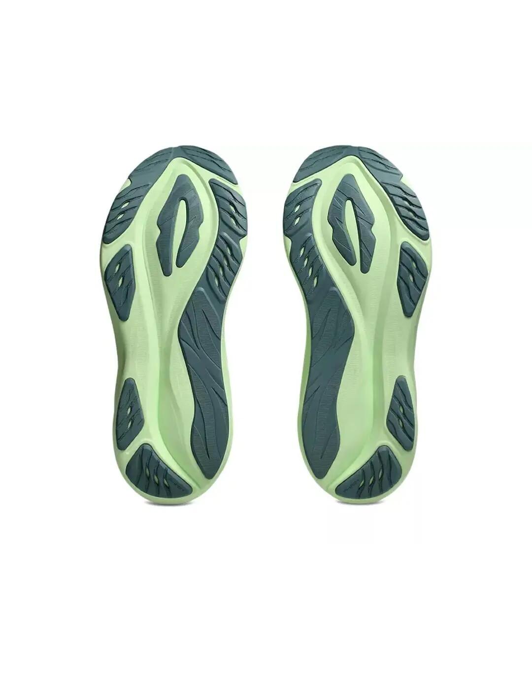 La traducción al alemán sería: "Lauf- und Trailrunning-Schuhe für Herren Asics G 4/4