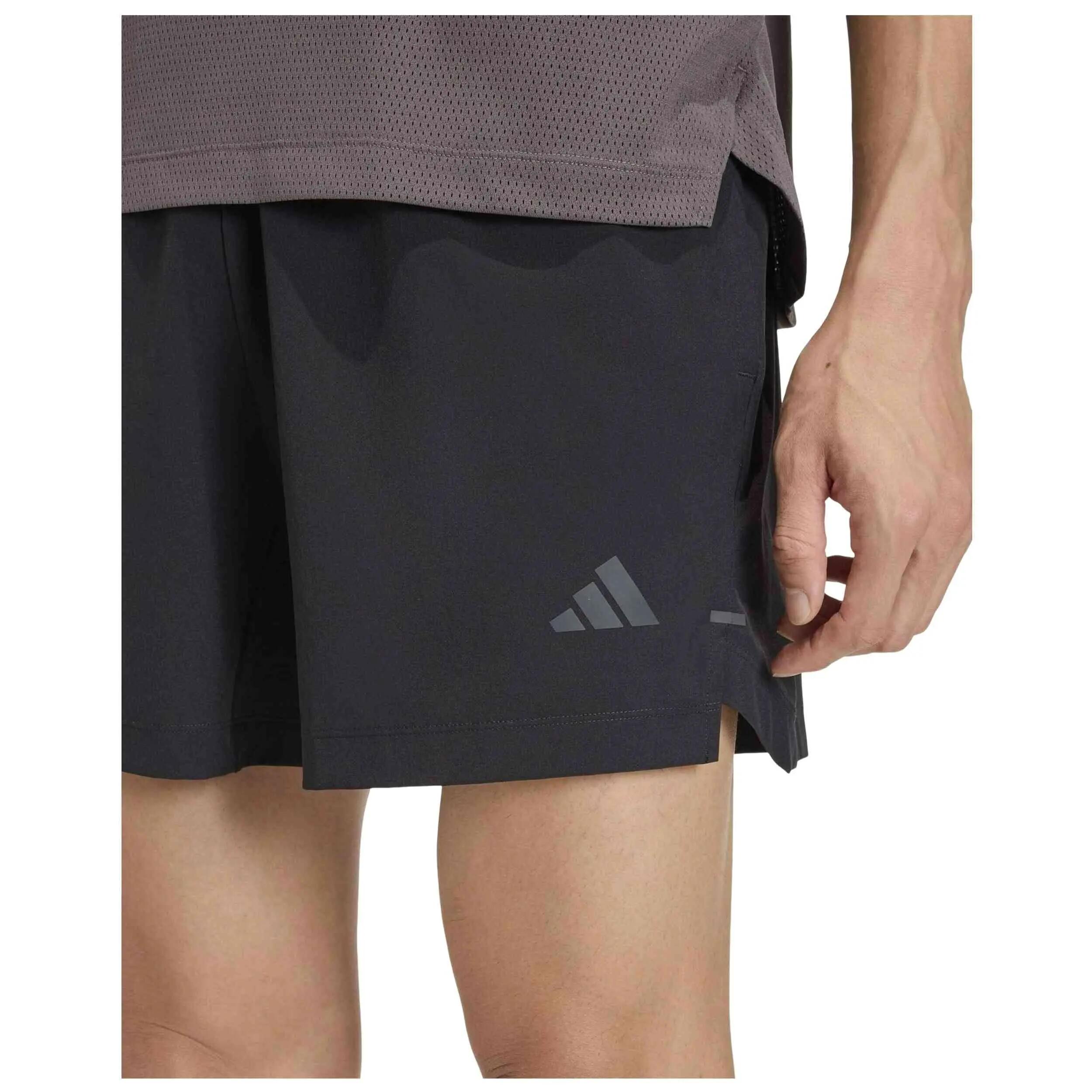 Pantaloncini Adidas modello Pantalón corto adidas D4T Essentials negr per uomini 5/5