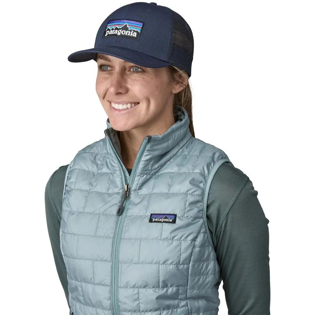 Gorra Azul Patagonia P-6 Logo Trucker Hat New Navy con Cierre Ajustable 2/4