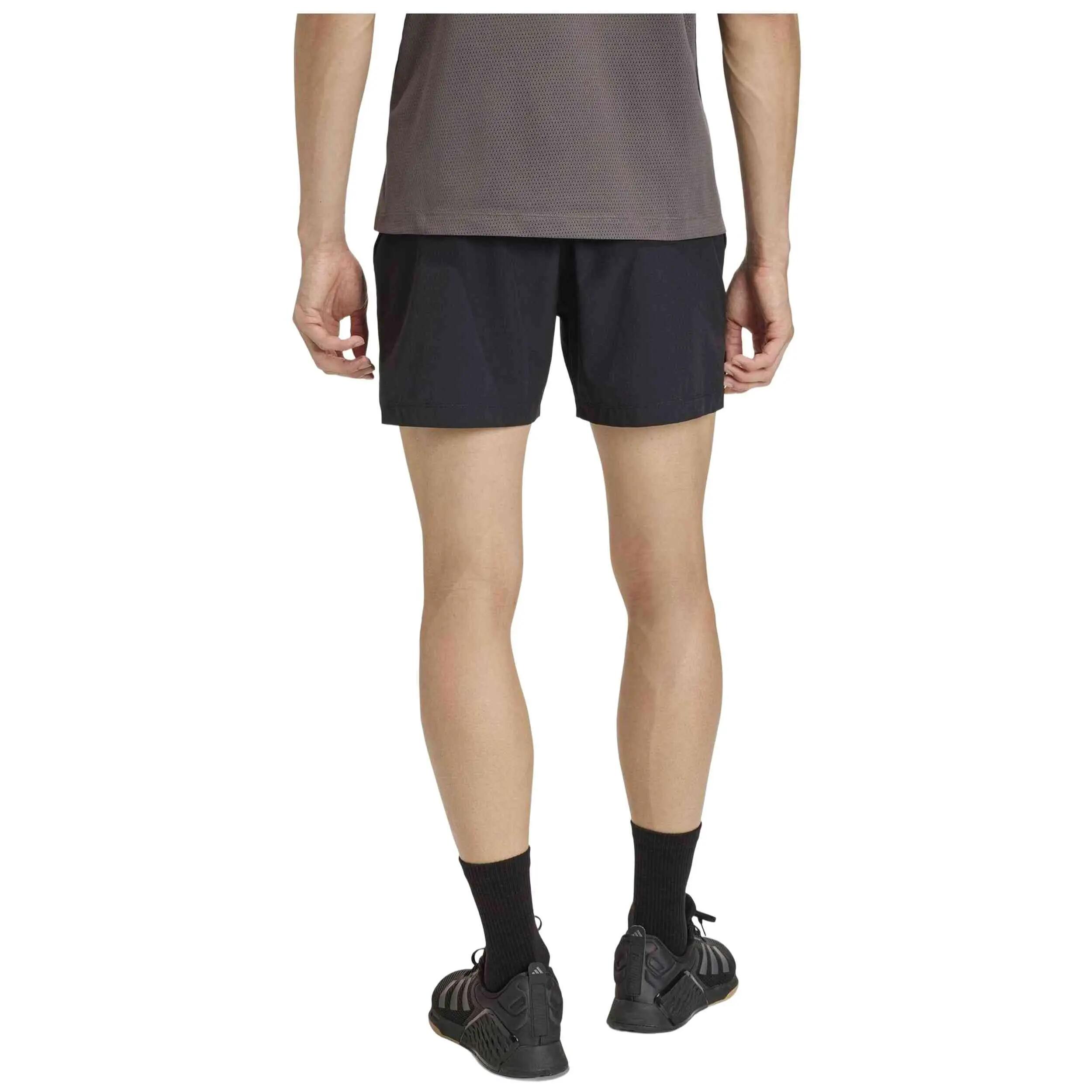 Pantaloncini Adidas modello Pantalón corto adidas D4T Essentials negr per uomini 3/5