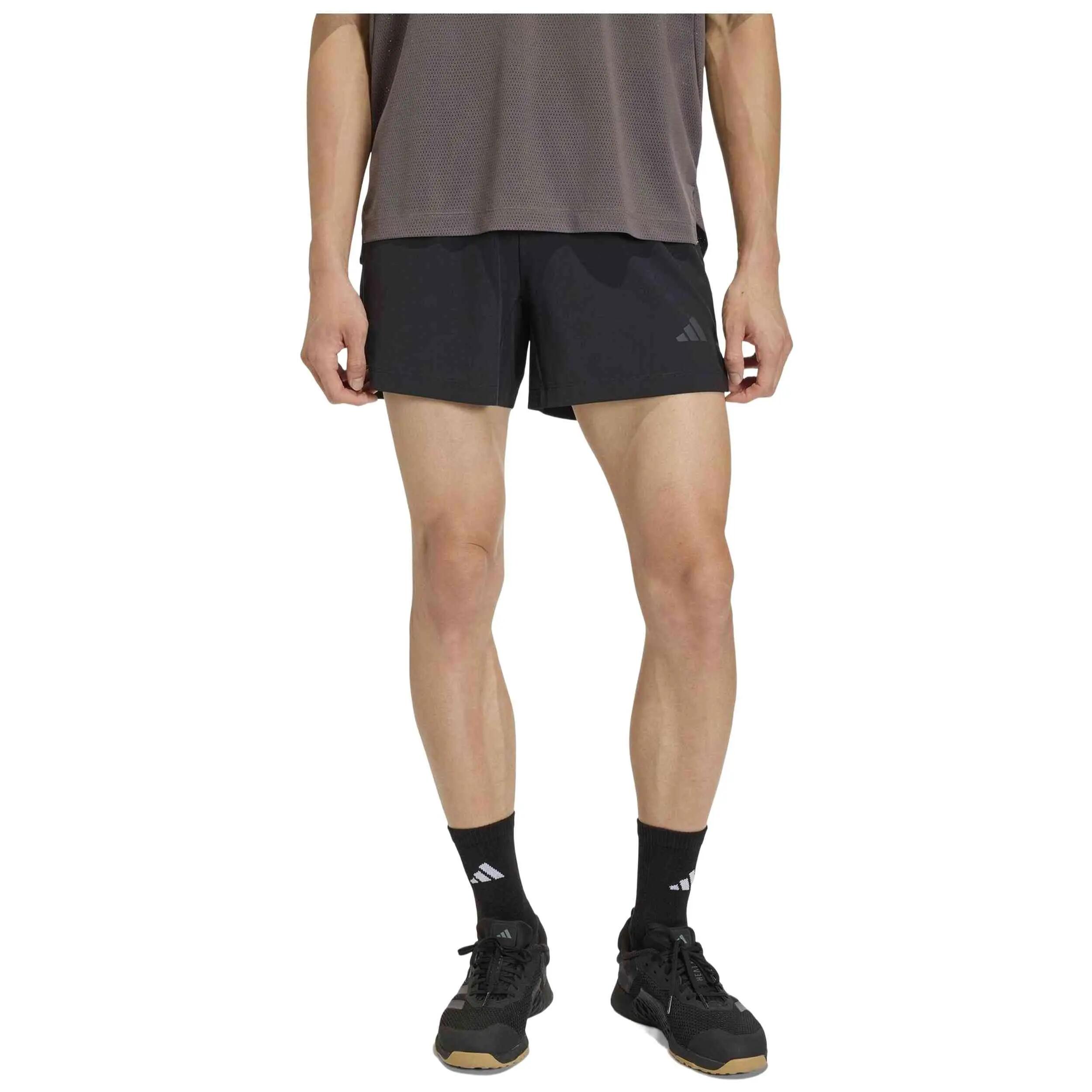 Pantaloncini Adidas modello Pantalón corto adidas D4T Essentials negr per uomini 2/5