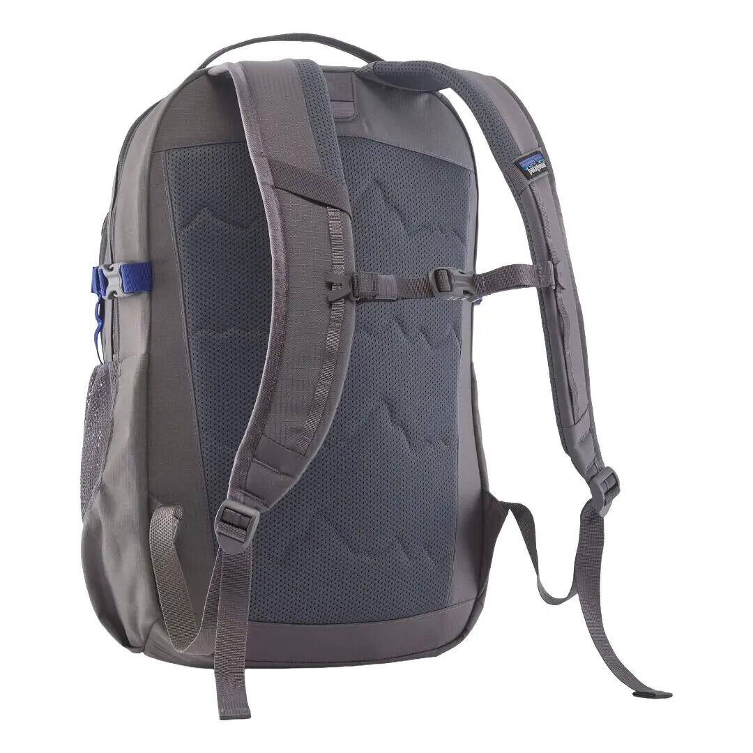 Mochila Gris Patagonia Refugio Daypack 26L May Grey Clásica y Resistente 2/4