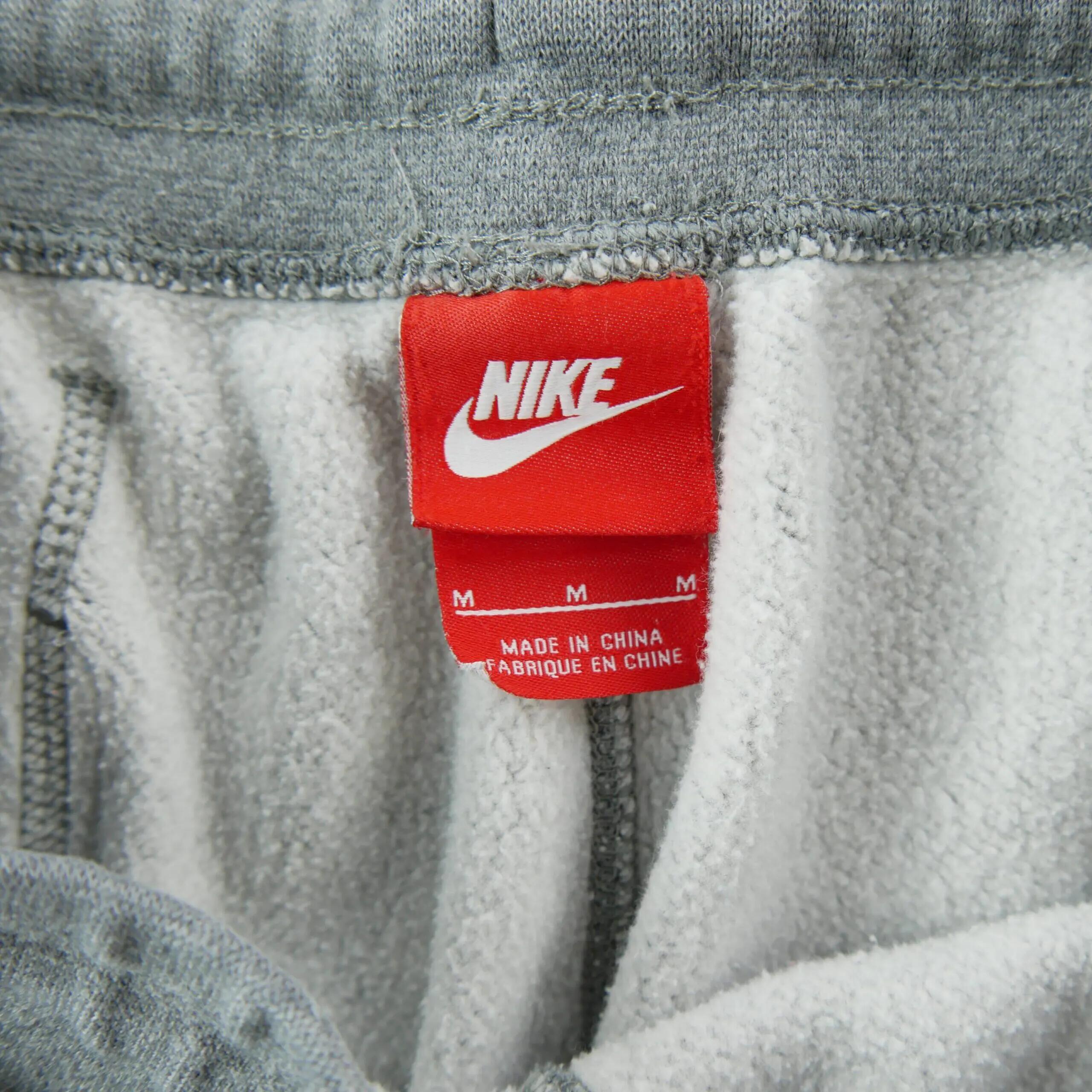 Second hand - Joggings Uomo Nike Futura Ricamato - Stato molto buono 5/7