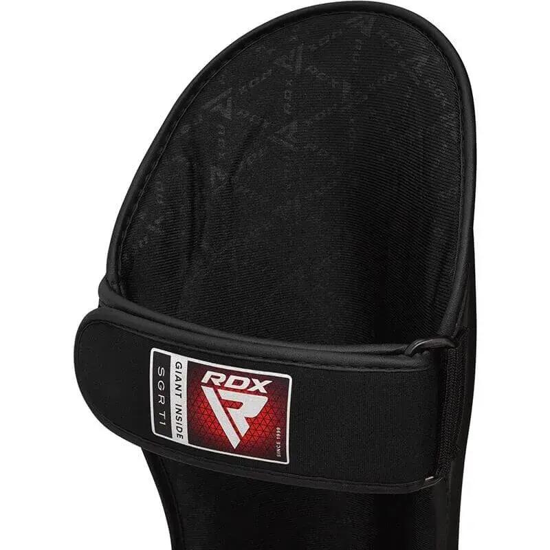 Shin Instep Molded KING - Zwart - Small 9/12
