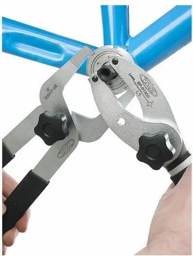 Braçadeira Var para o cárter do pedal 3/3