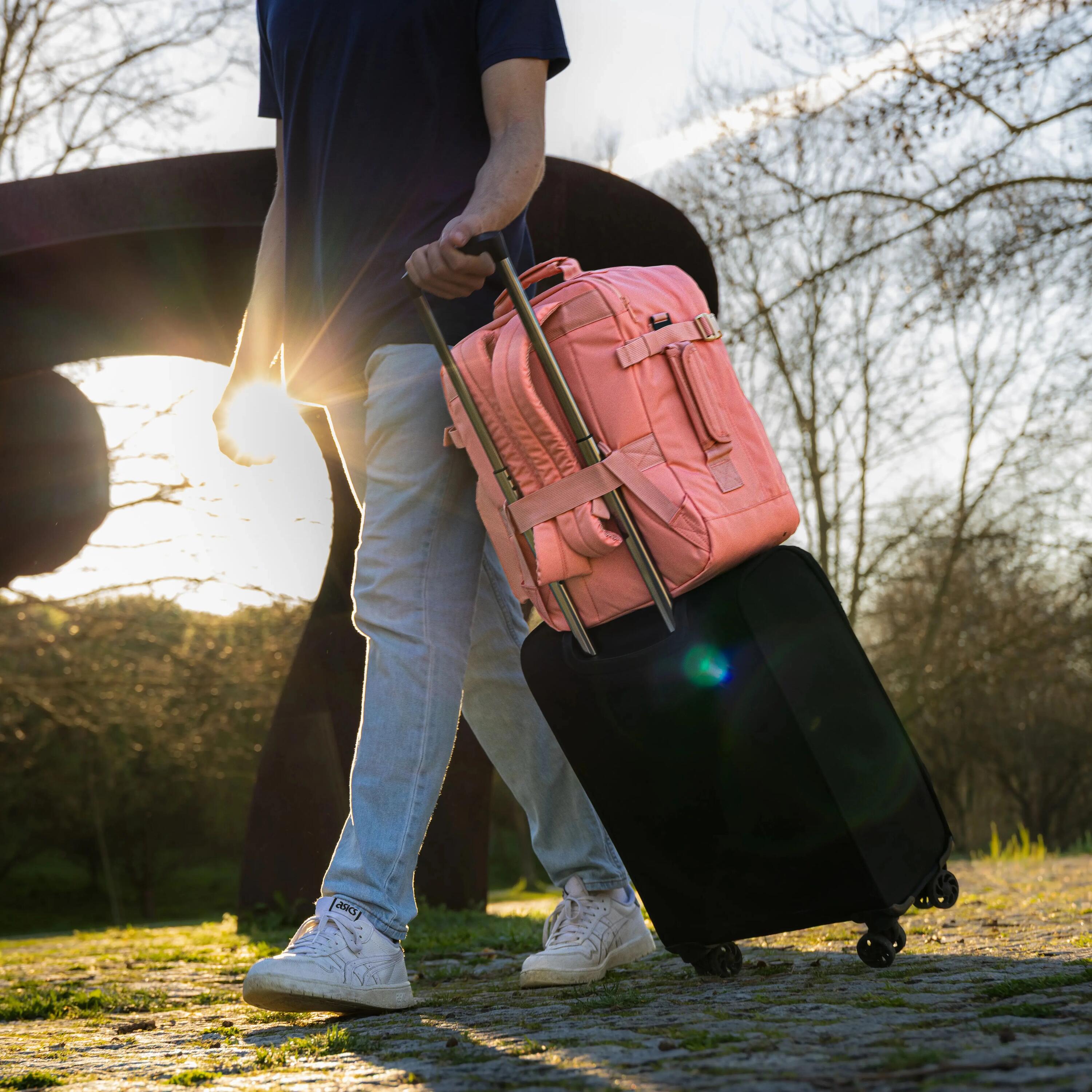 Příruční batoh CabinZero Classic Tech 28 l 9/10