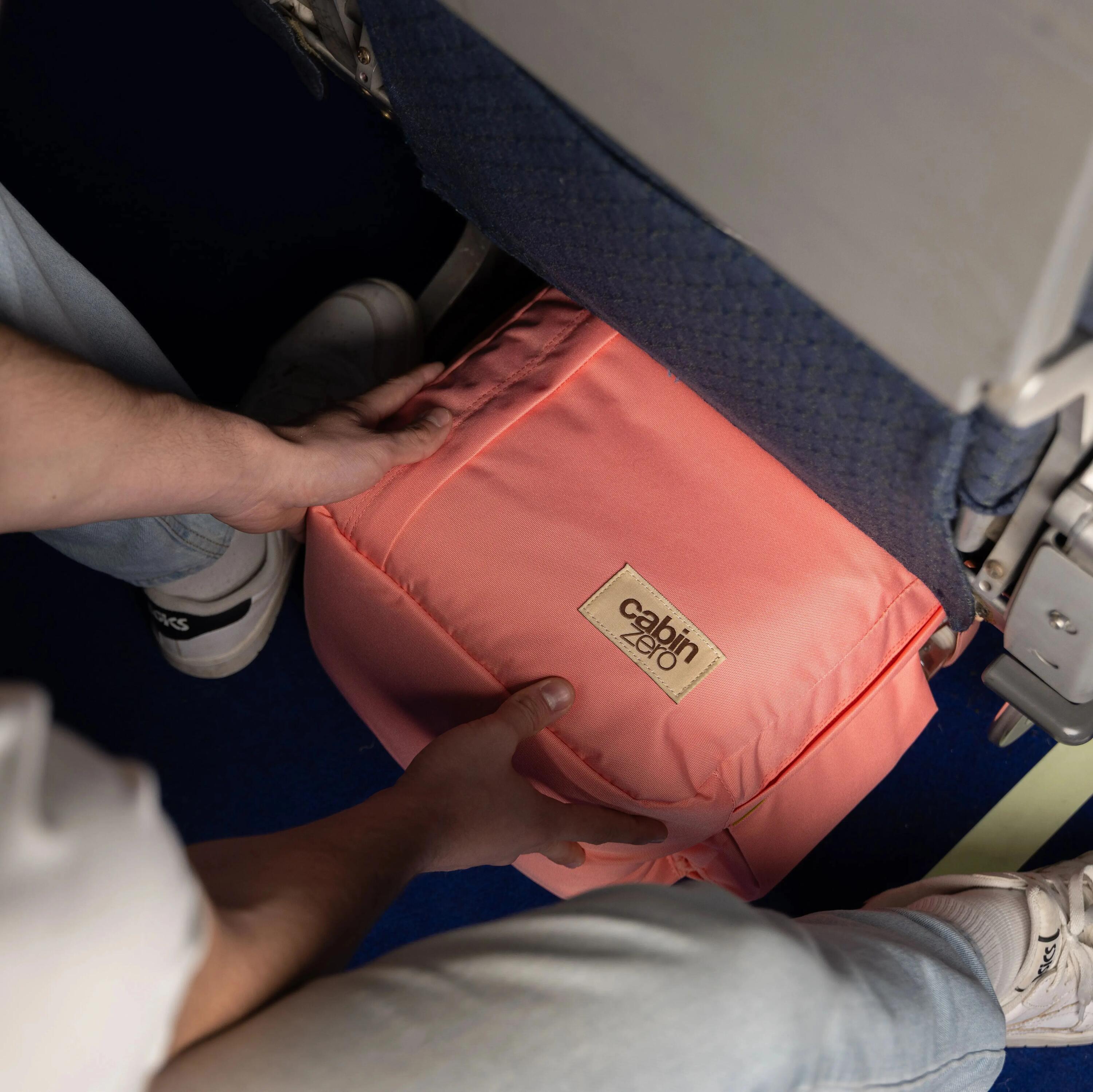 Příruční batoh CabinZero Classic Tech 28 l 7/10