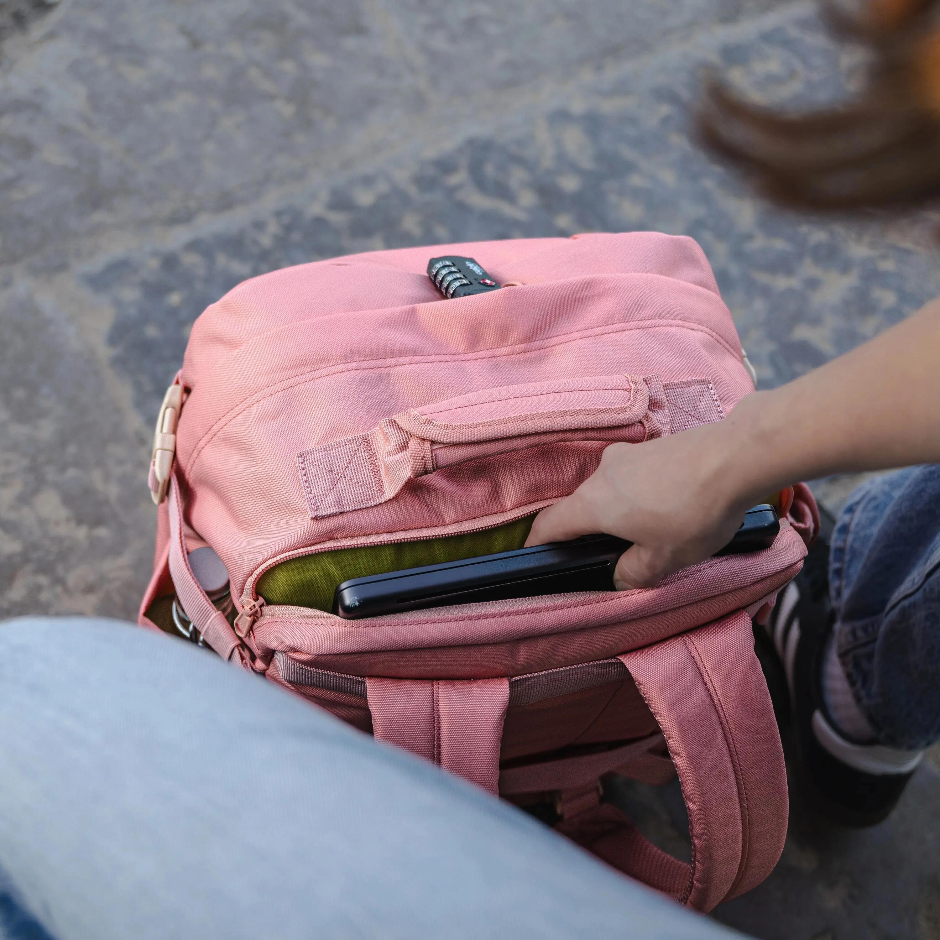 Příruční batoh CabinZero Classic Tech 28 l 10/10