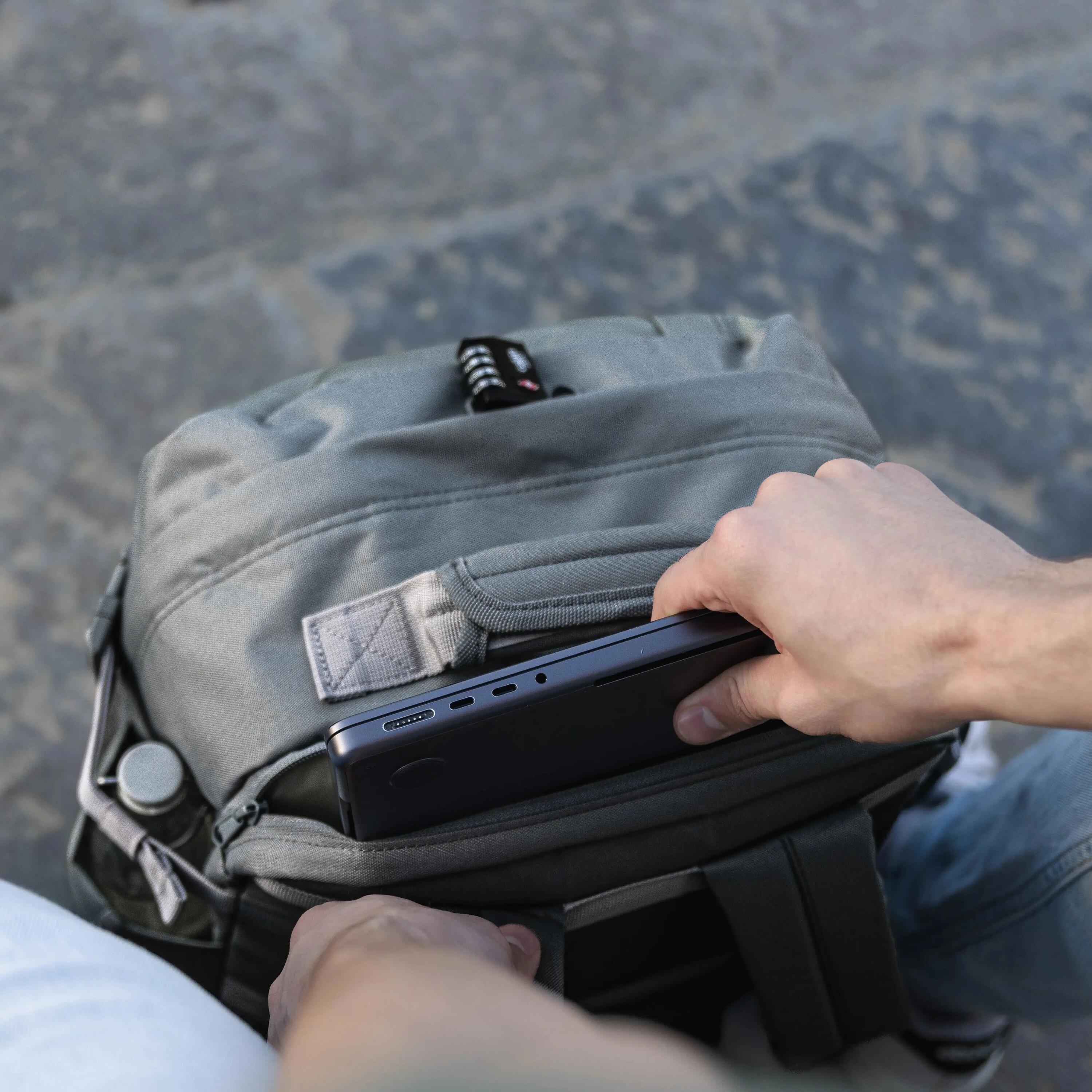 Batoh CabinZero Classic Tech 28L 9/10