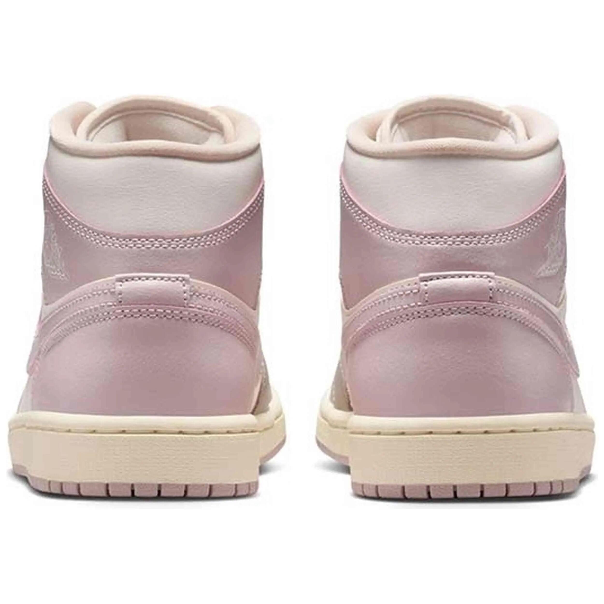 Baskets Jordan modèle Air Jordan 1 Mid W "Particle Rose" pour femmes 4/5