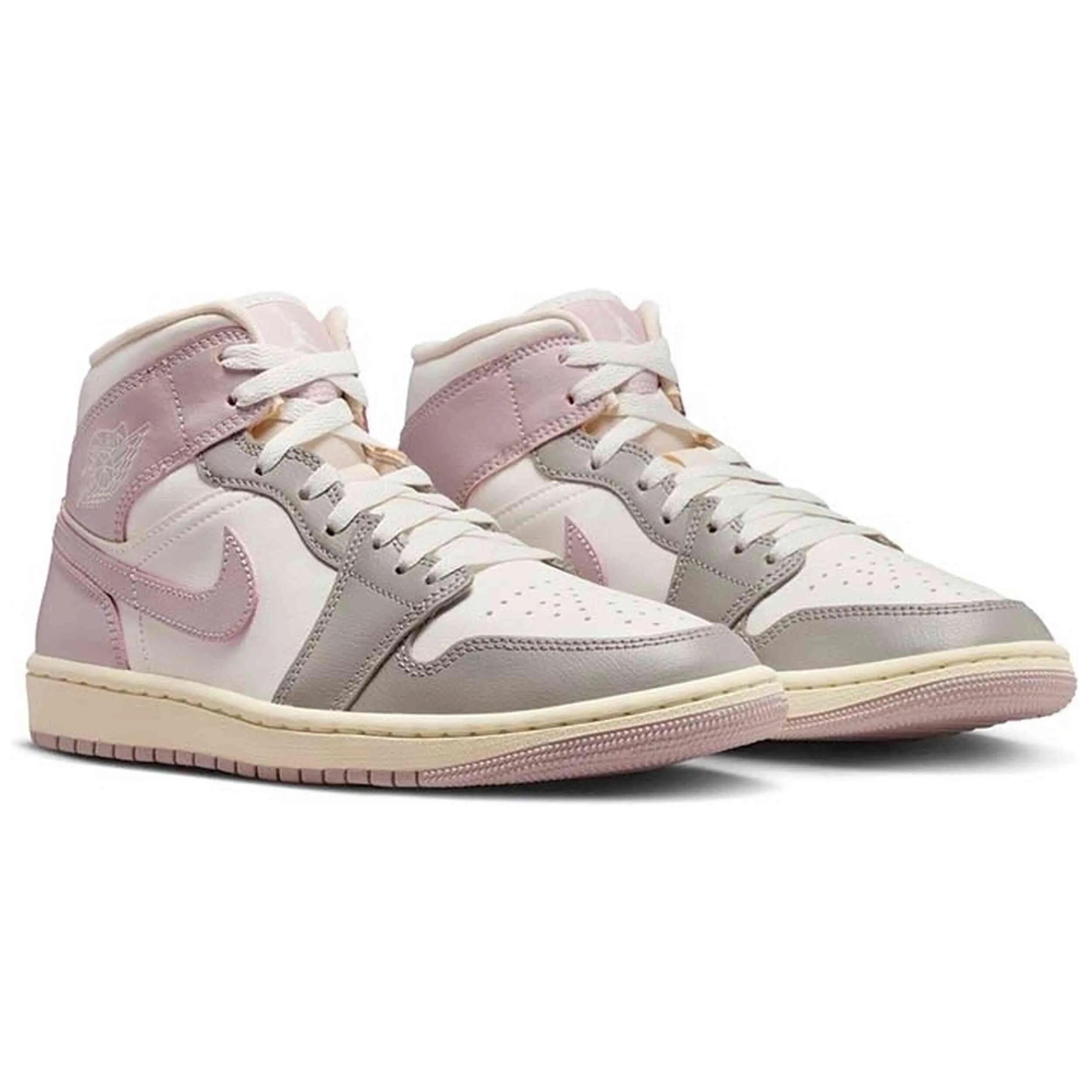 Baskets Jordan modèle Air Jordan 1 Mid W "Particle Rose" pour femmes 3/5