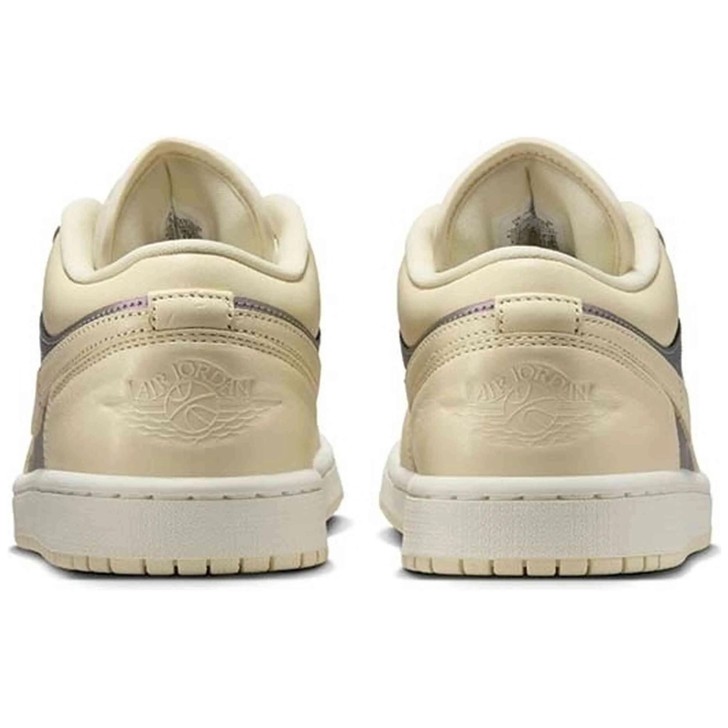 Zapatillas Jordan modelo Air Jordan 1 Low SE W "Muslin" para mujer 4/5